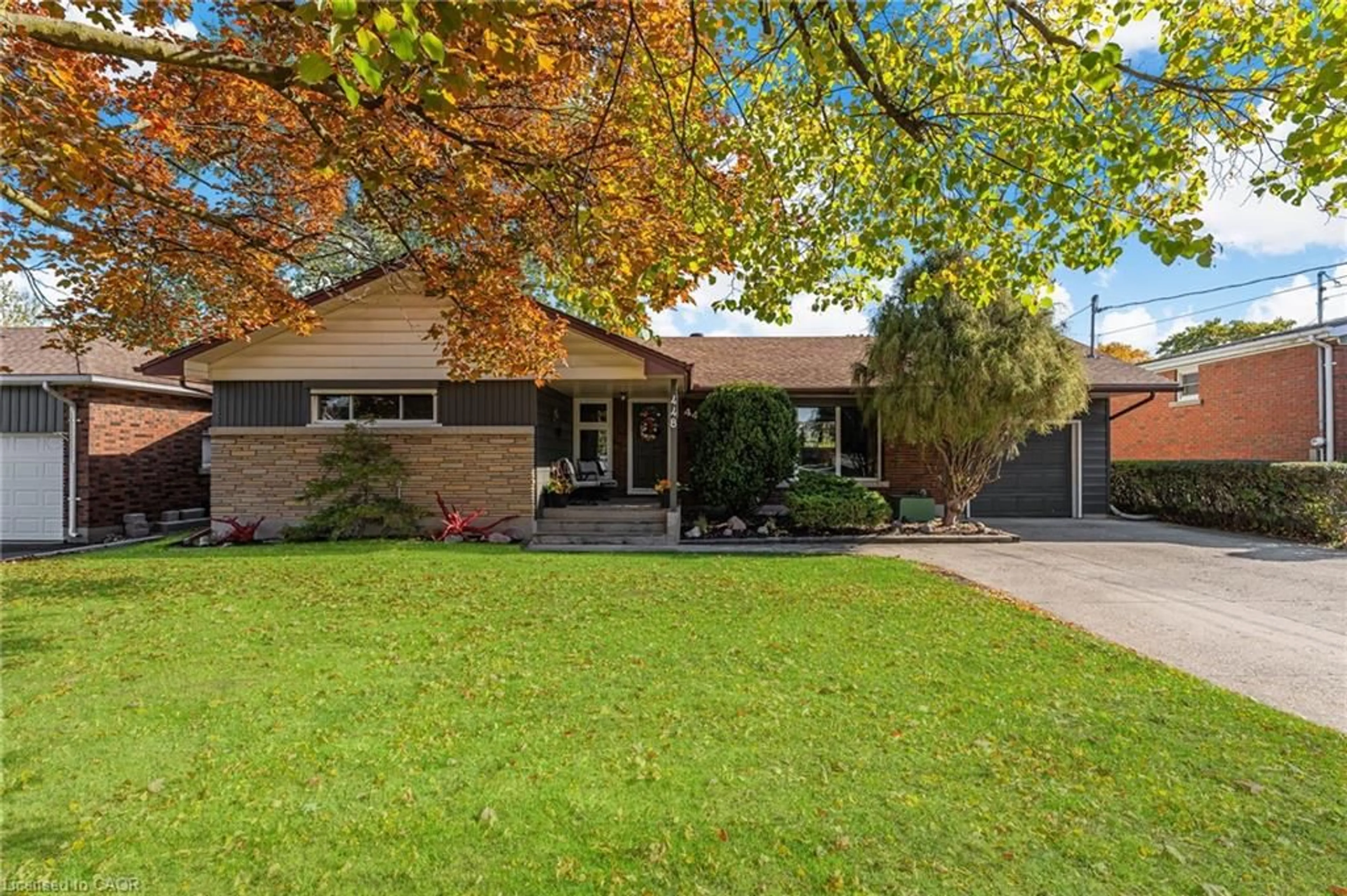 Home with vinyl exterior material, street for 448 Bunting Rd, St. Catharines Ontario L2M 3Z4