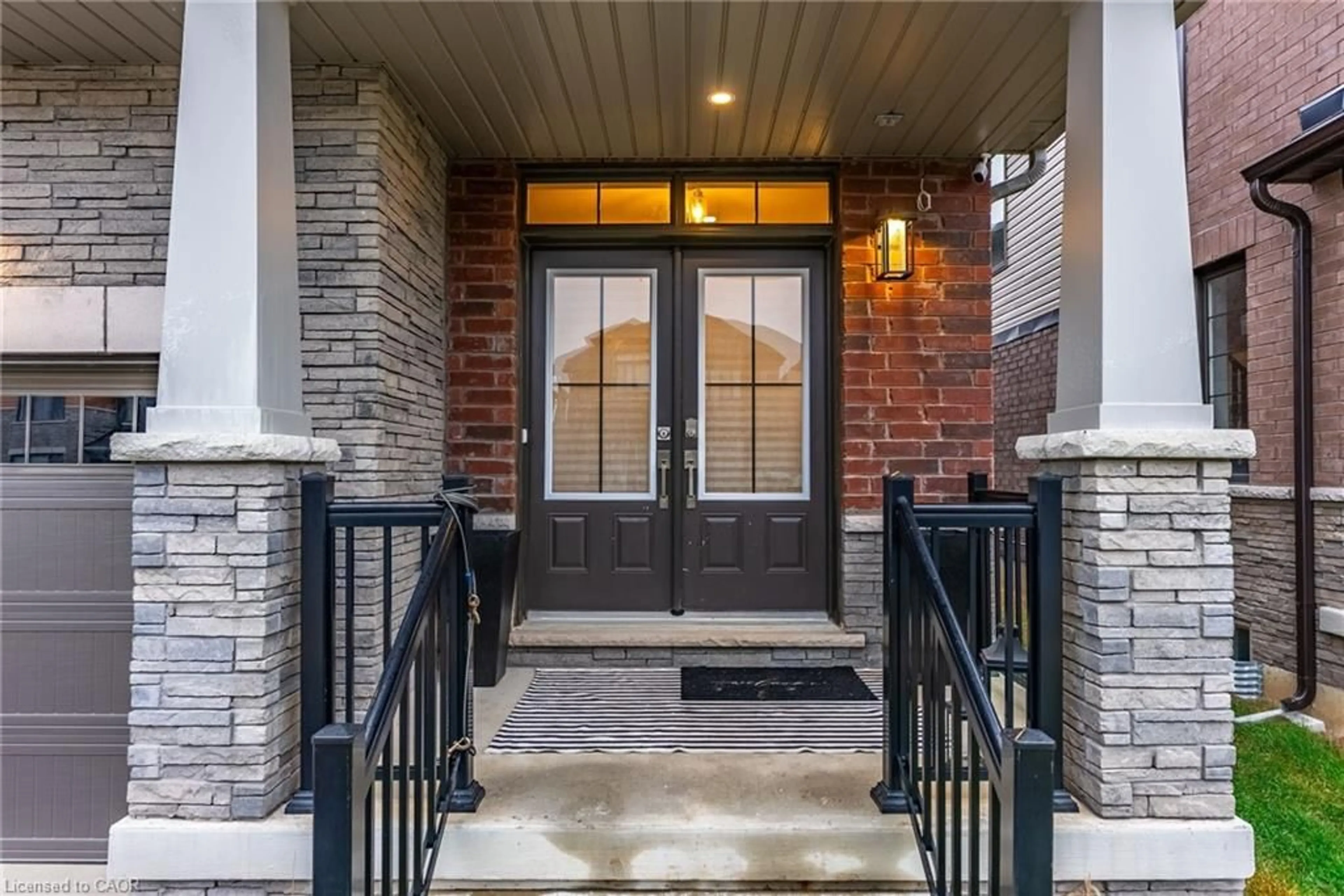 Indoor entryway for 48 Hawick Cres, Caledonia Ontario N3W 0G5