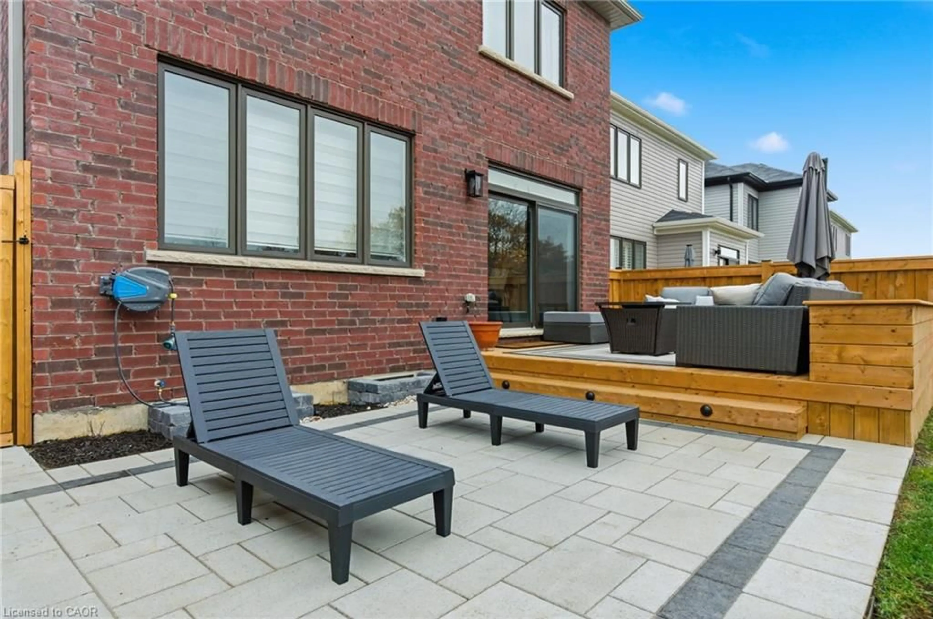 Patio, street for 48 Hawick Cres, Caledonia Ontario N3W 0G5