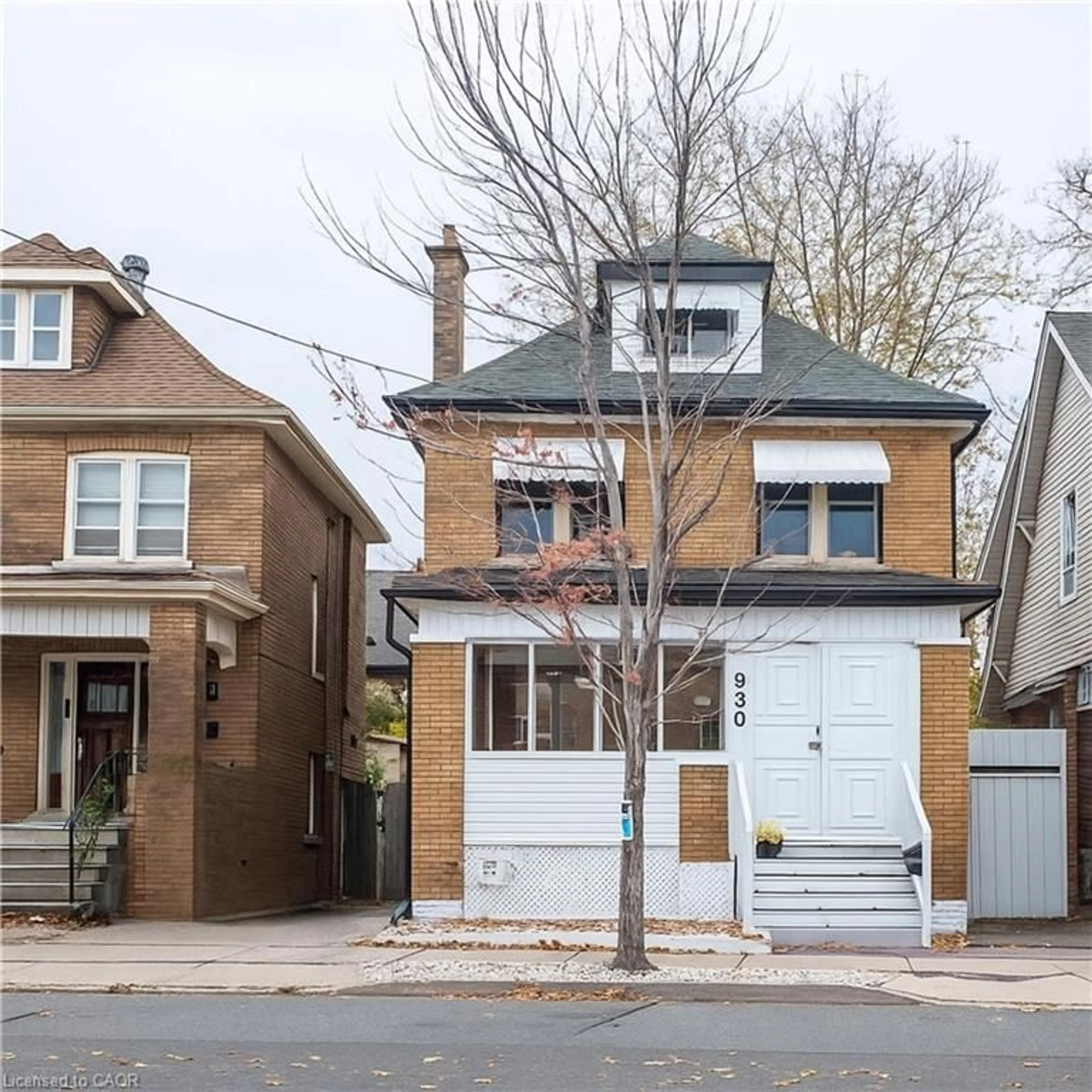 Home with brick exterior material, street for 980 King St, Hamilton Ontario L8M 1C5