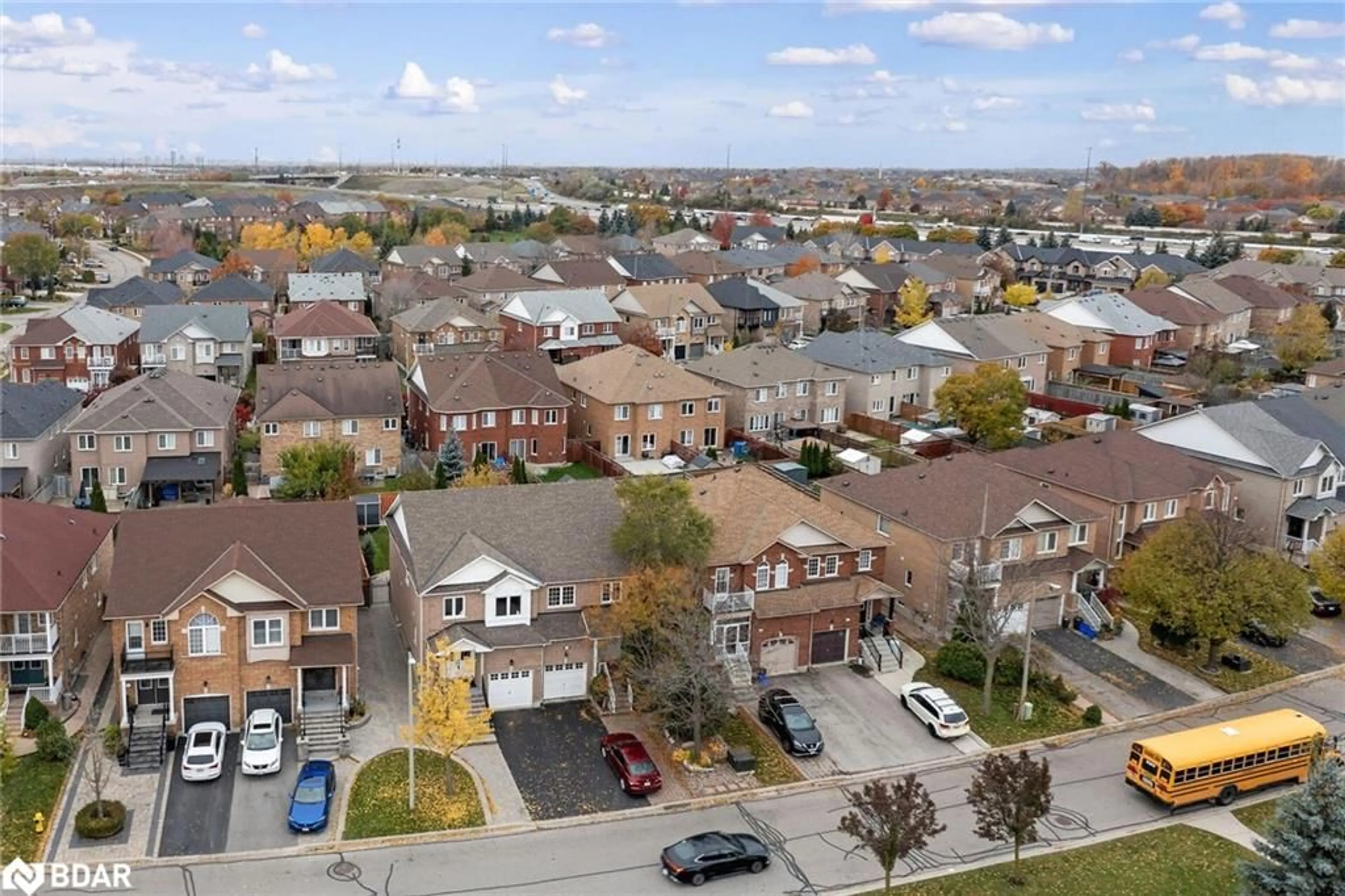 A pic from outside/outdoor area/front of a property/back of a property/a pic from drone, street for 257 Deepsprings Cres, Vaughan Ontario L6A 3L5
