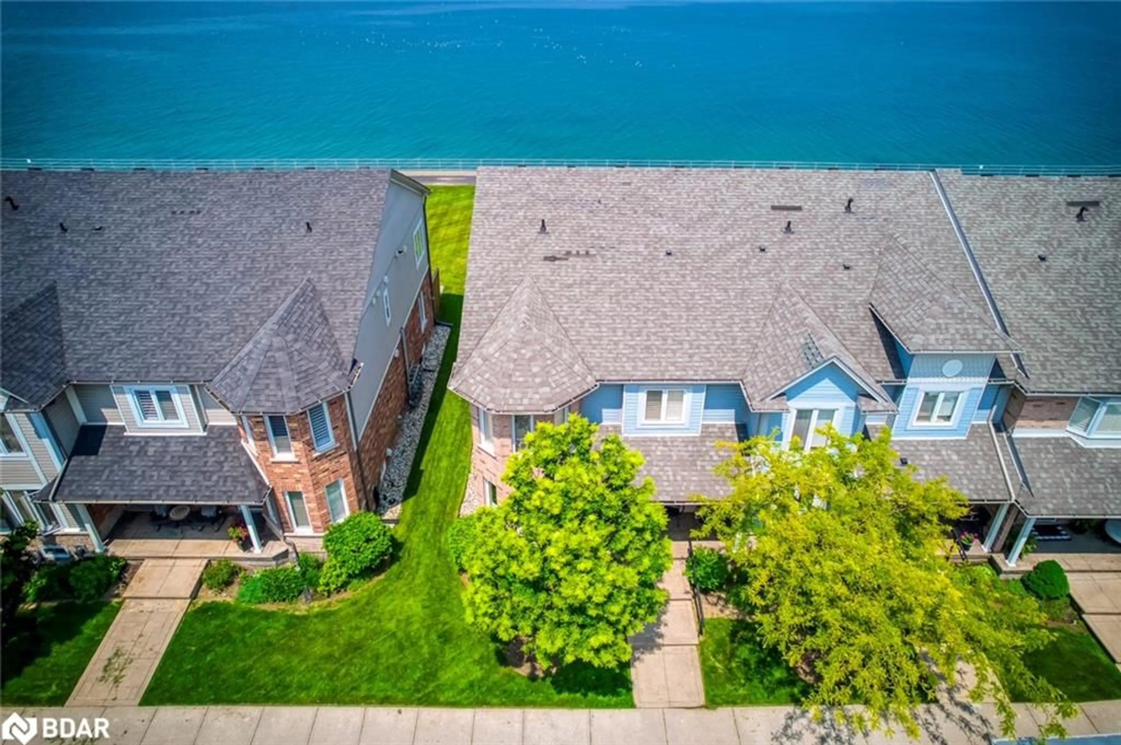 A pic from outside/outdoor area/front of a property/back of a property/a pic from drone, water/lake/river/ocean view for 515 North Service Rd #31, Stoney Creek Ontario L8E 5X6