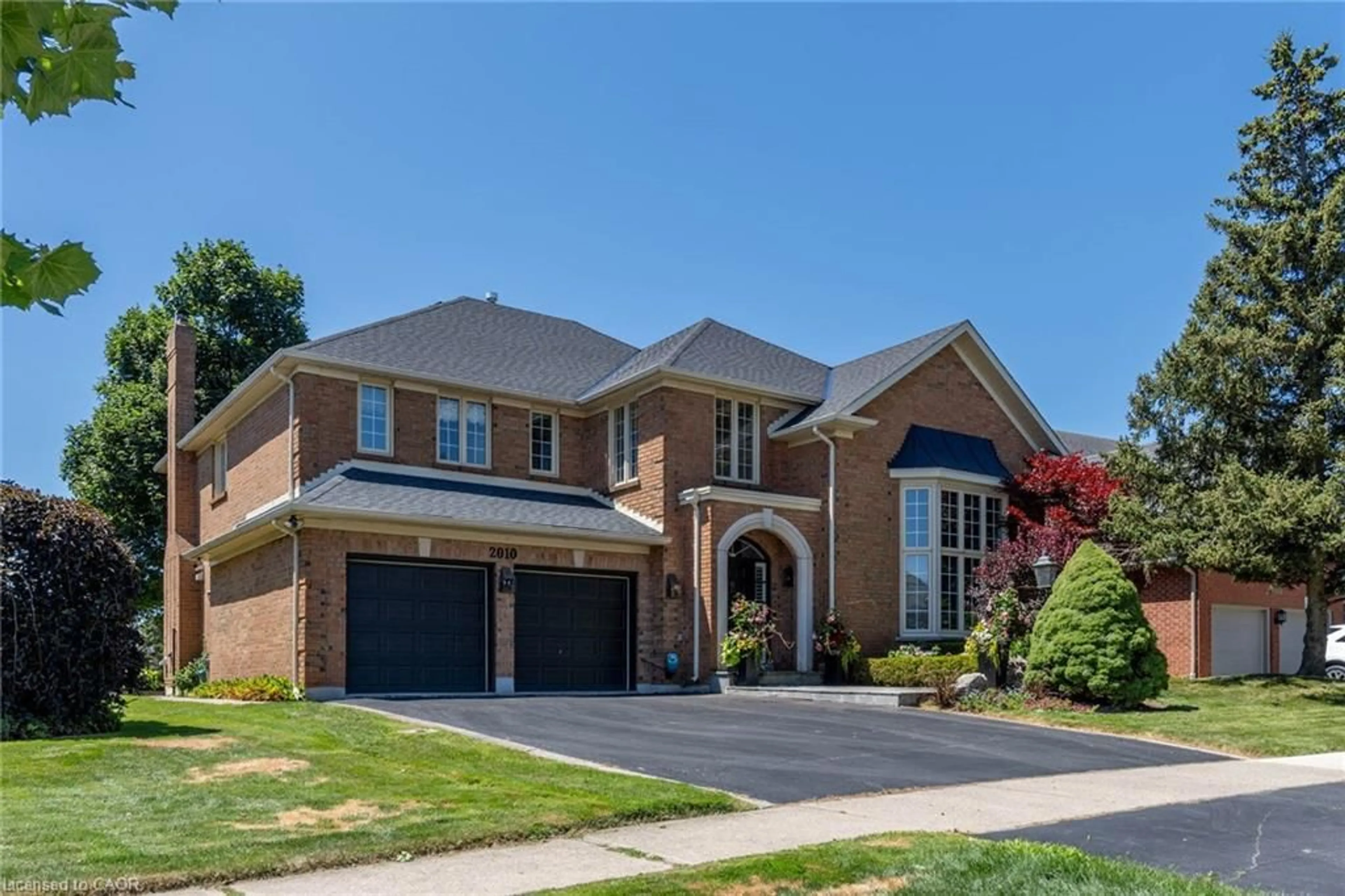 Home with brick exterior material, street for 2010 Parklane Cres, Burlington Ontario L7M 3V5