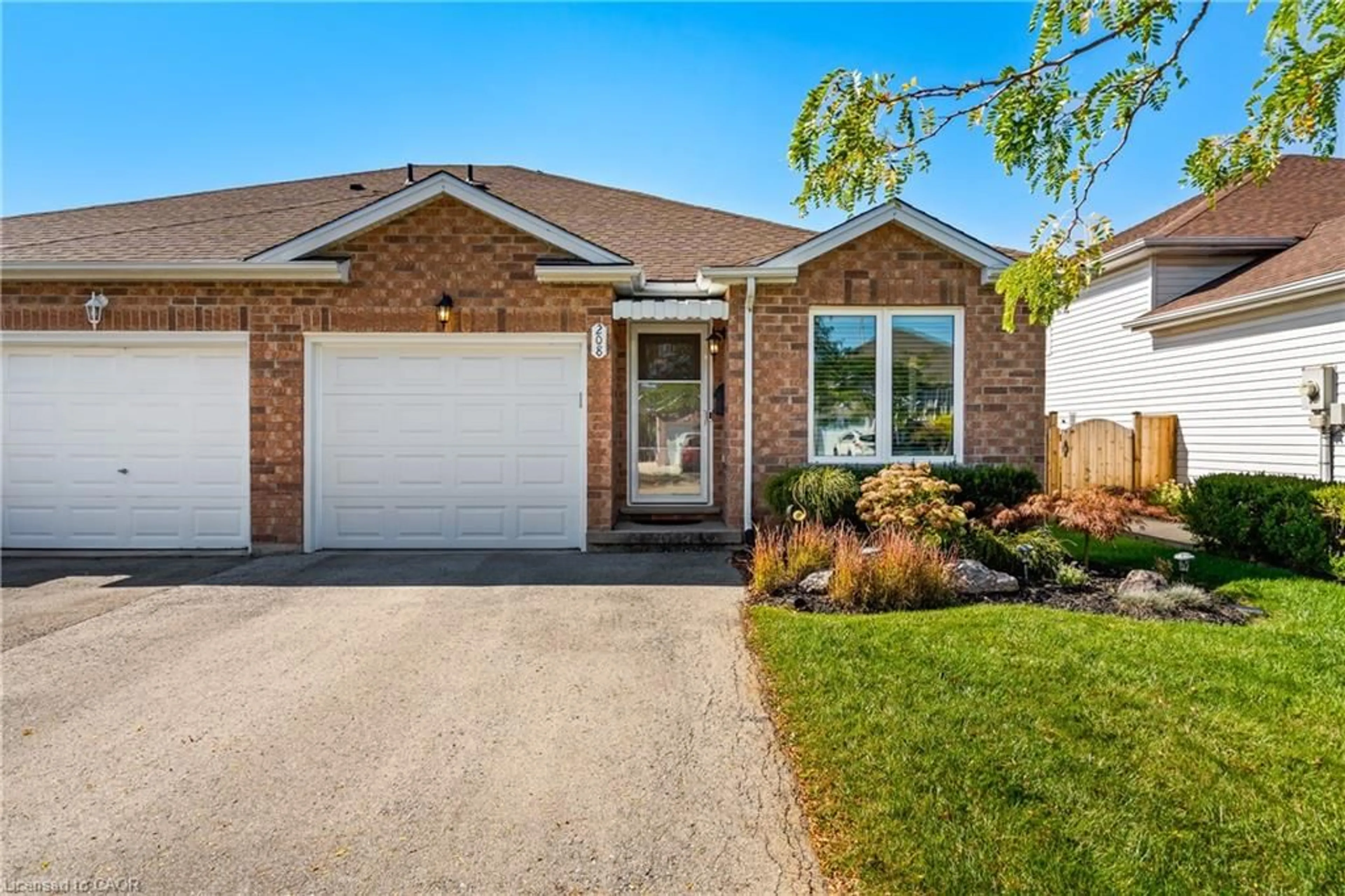 Home with brick exterior material, street for 208 Autumn Cres, Welland Ontario L3C 7K2