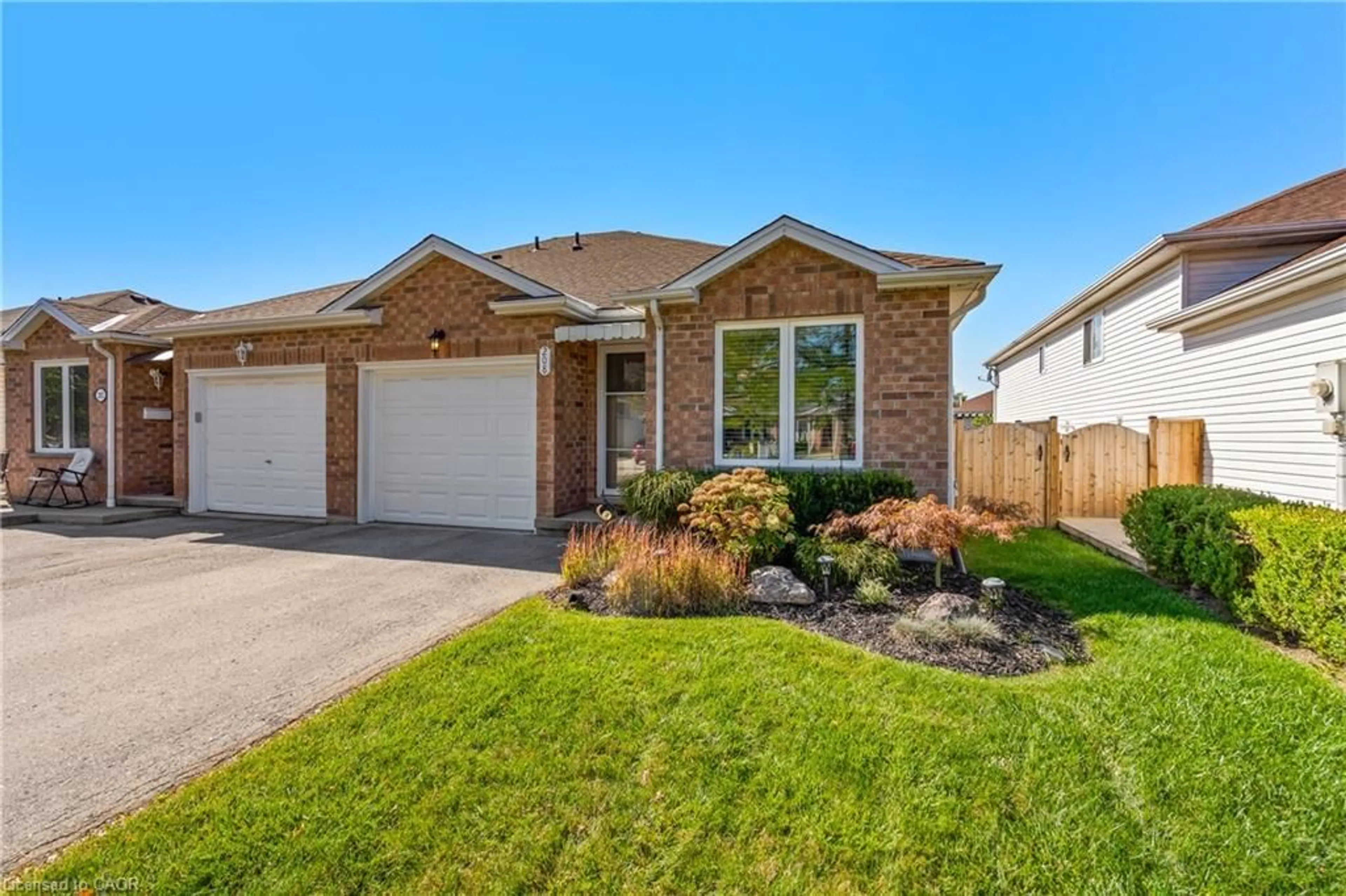 Home with brick exterior material, street for 208 Autumn Cres, Welland Ontario L3C 7K2