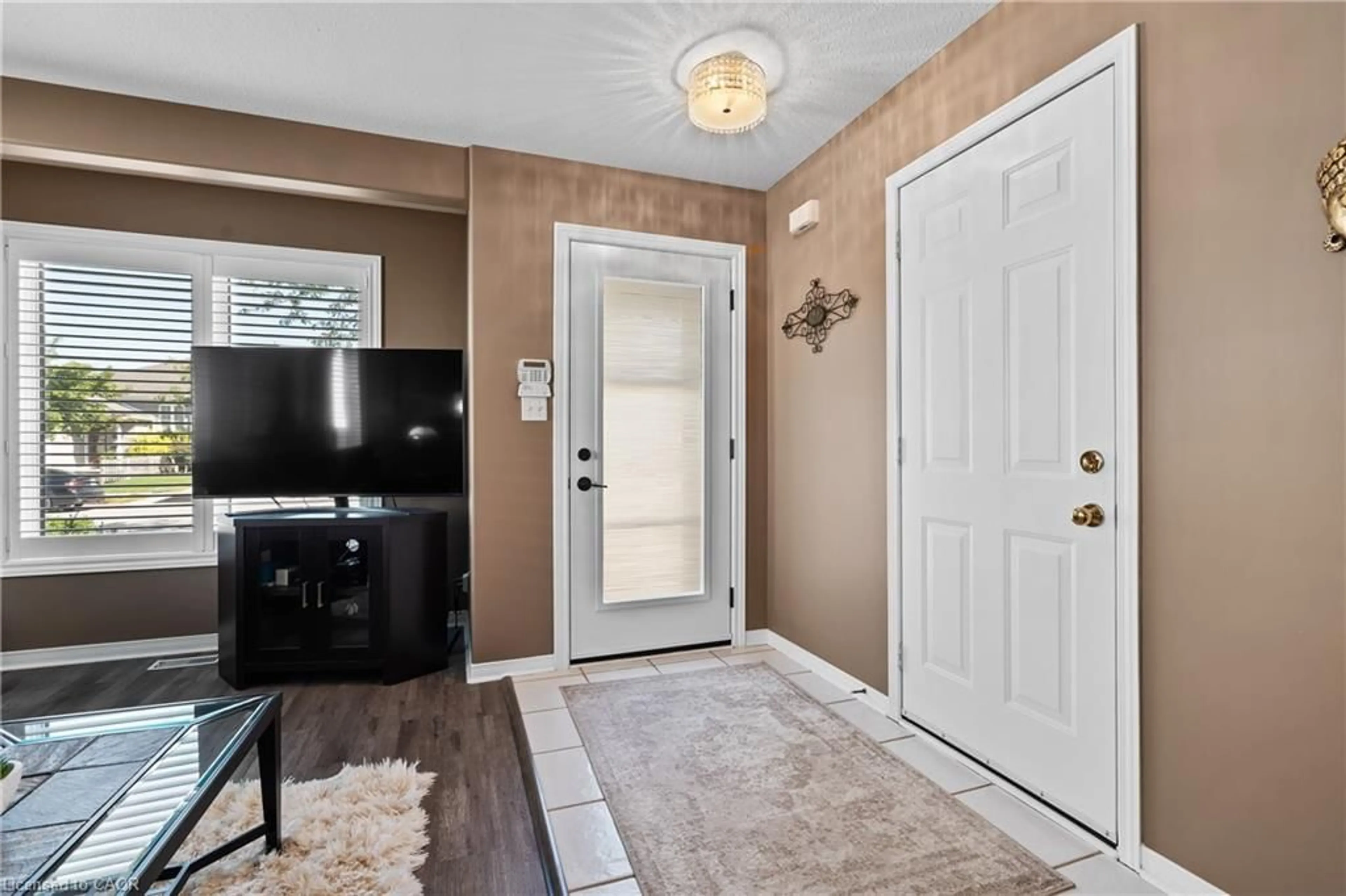 Indoor entryway for 208 Autumn Cres, Welland Ontario L3C 7K2
