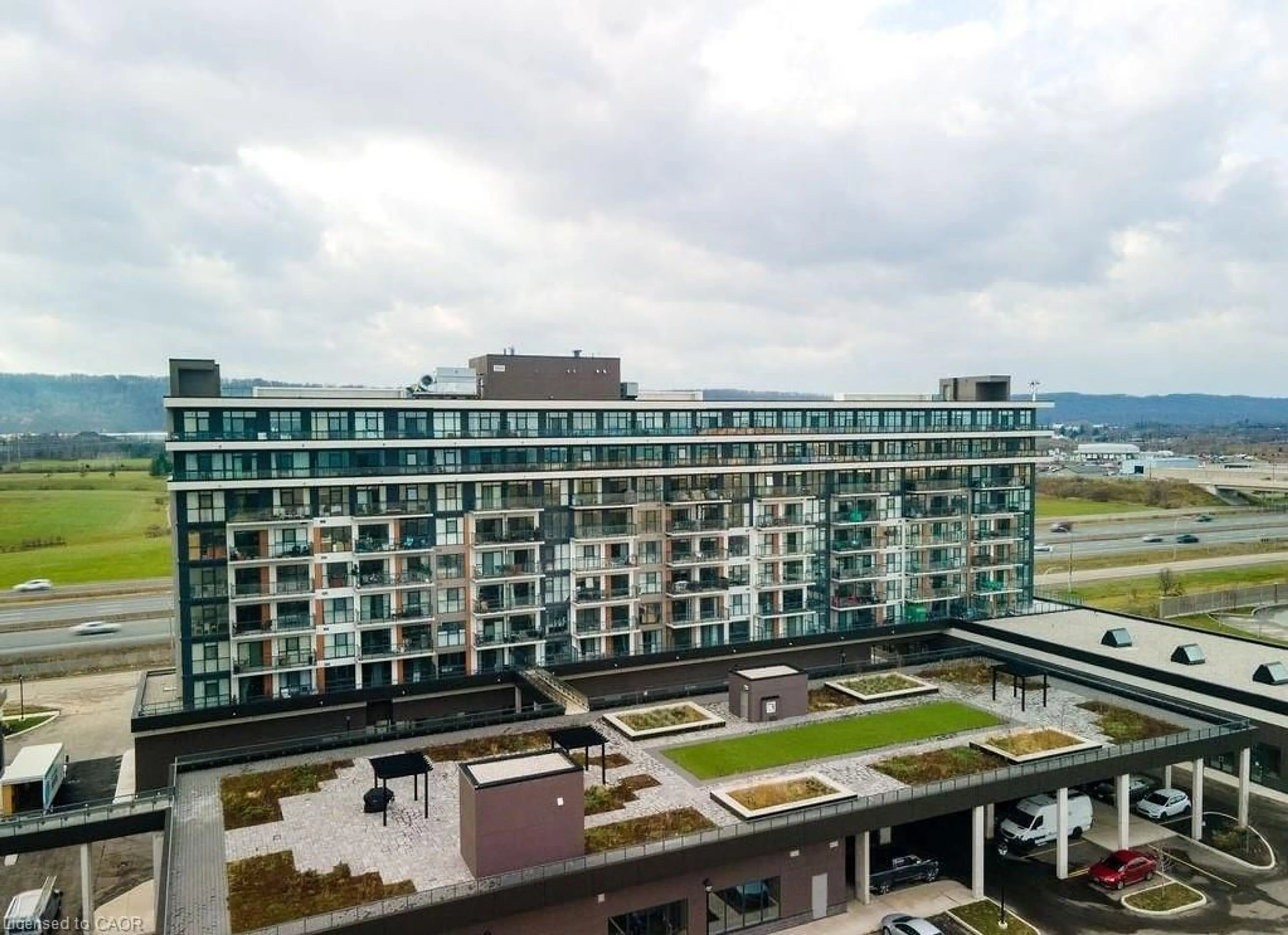 A pic from outside/outdoor area/front of a property/back of a property/a pic from drone, city buildings view from balcony for 560 North Service Rd #810, Grimsby Ontario L3M 0G1