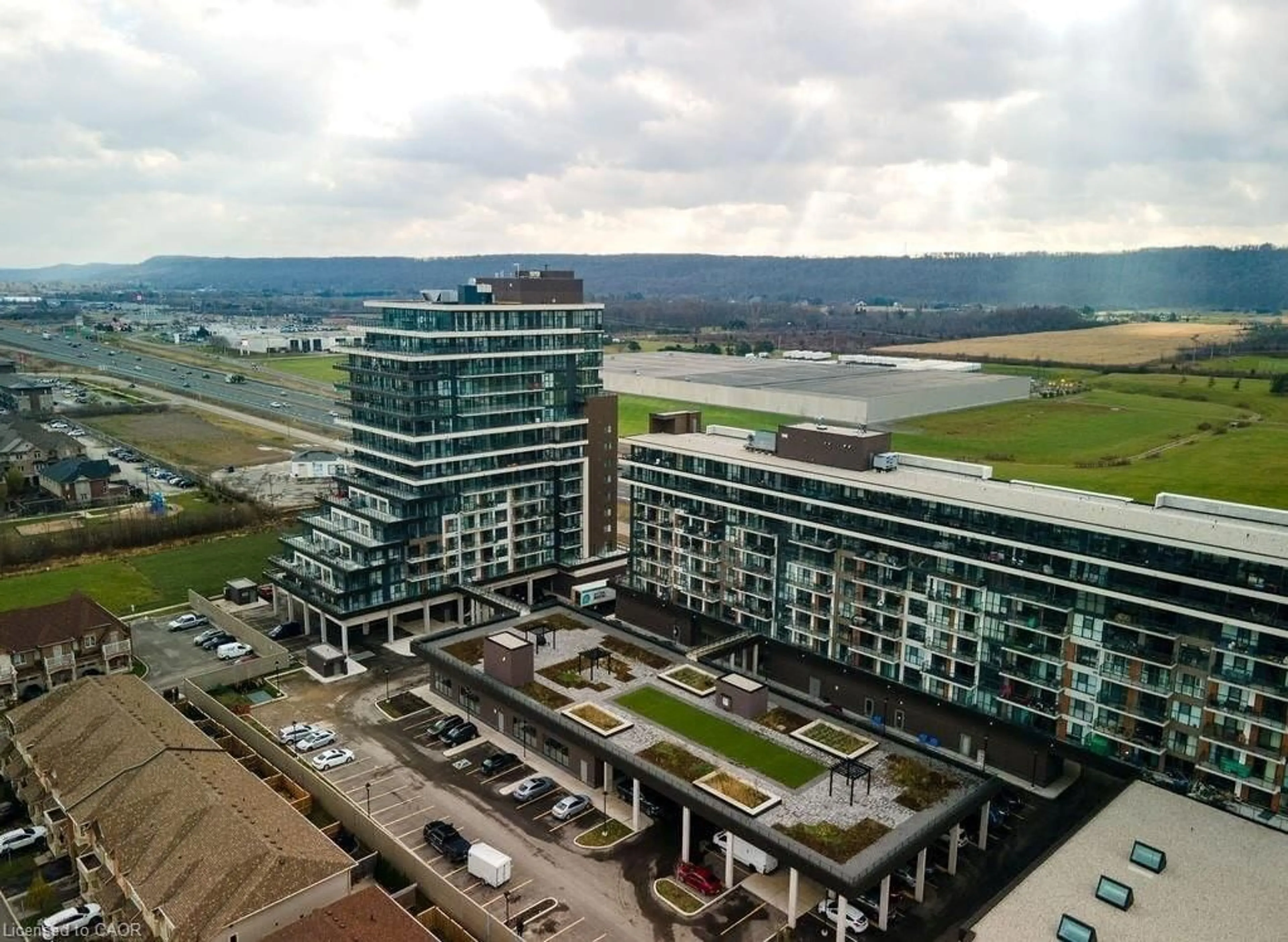 A pic from outside/outdoor area/front of a property/back of a property/a pic from drone, city buildings view from balcony for 560 North Service Rd #810, Grimsby Ontario L3M 0G1