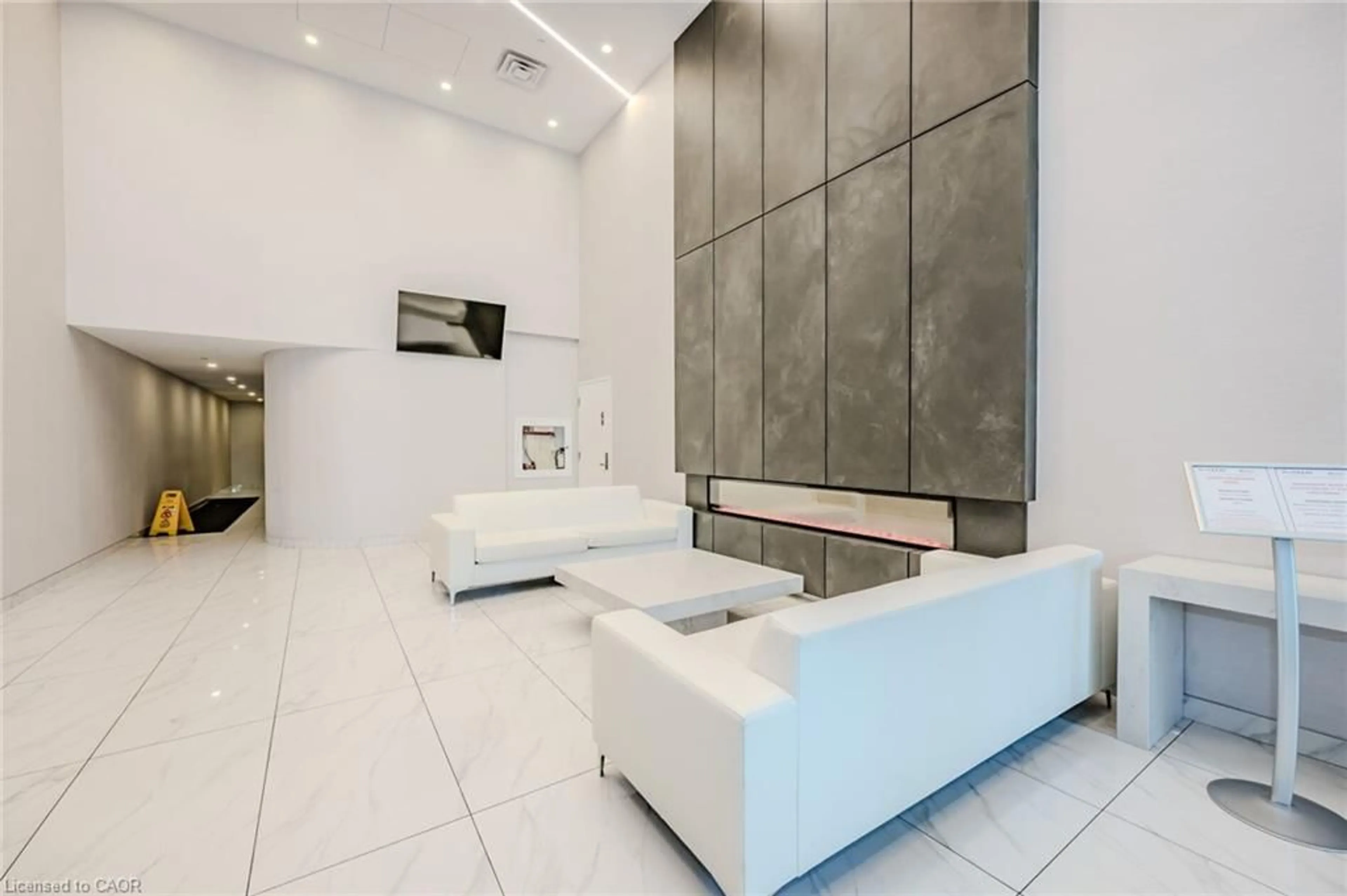 Lobby for 15 Queen St #610, Hamilton Ontario L8P 0C6