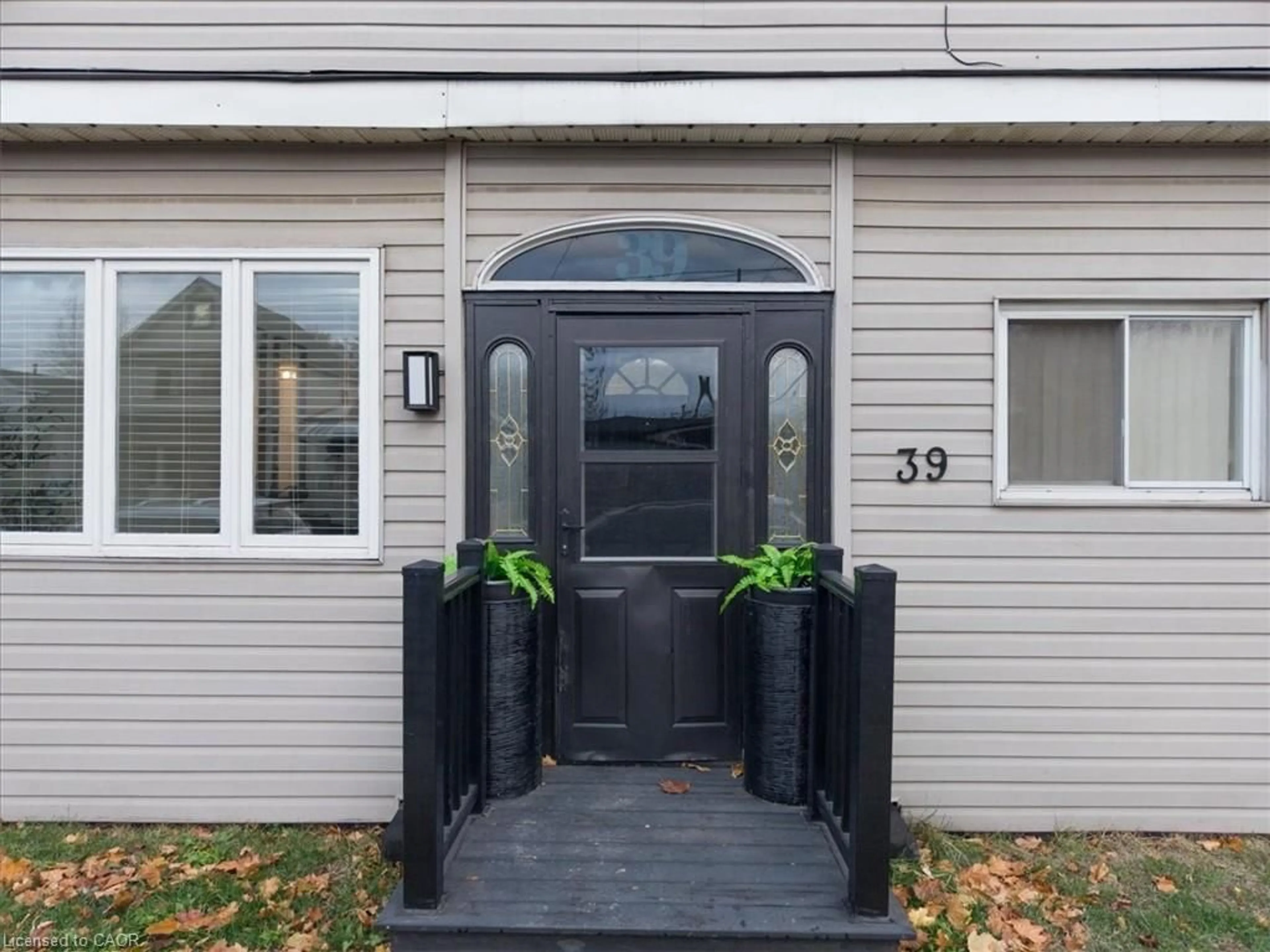 Indoor entryway for 39 Division St, Hamilton Ontario L8H 4Z7