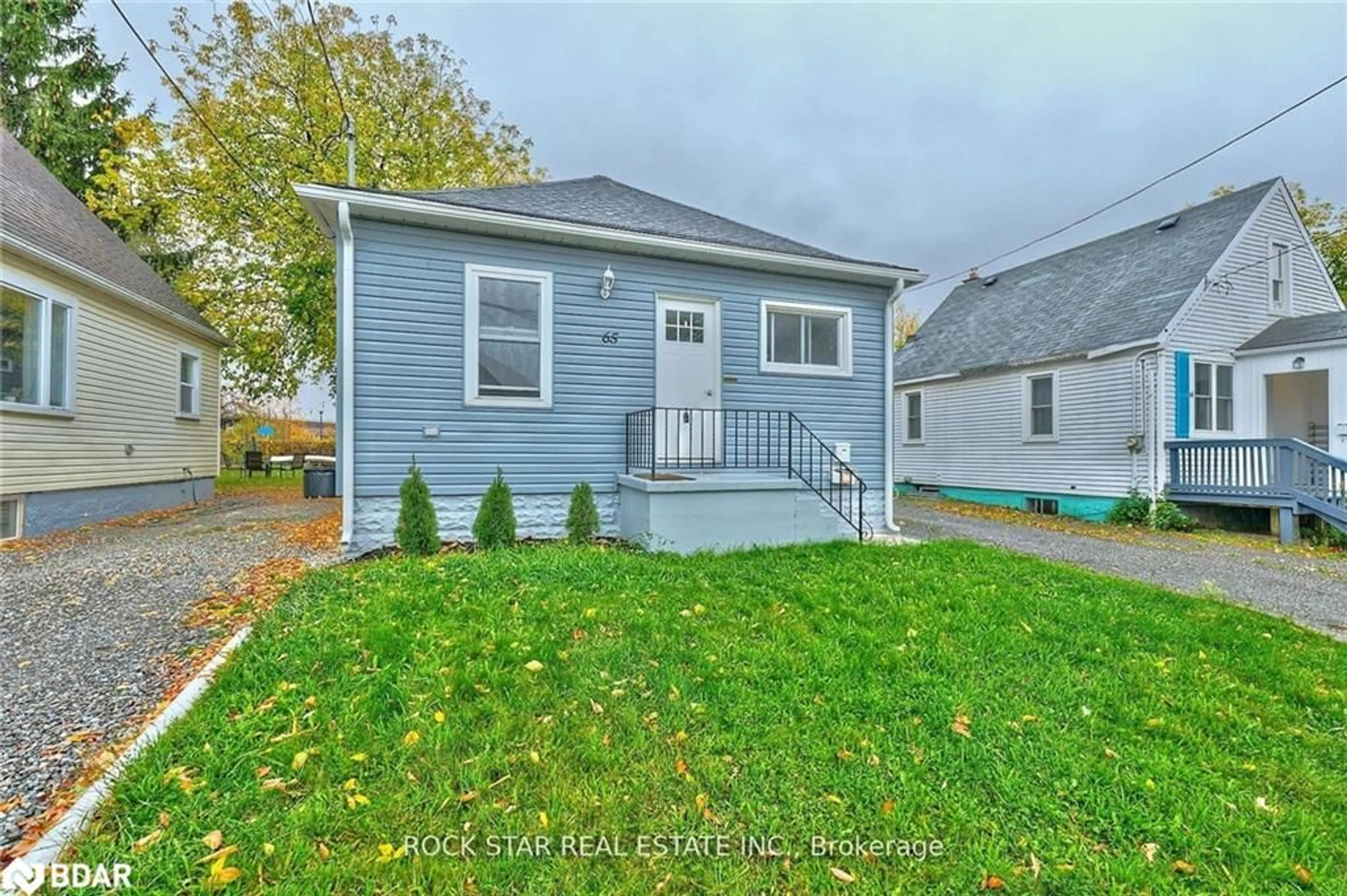 Home with vinyl exterior material, street for 65 Almond St, Welland Ontario L3B 3P6