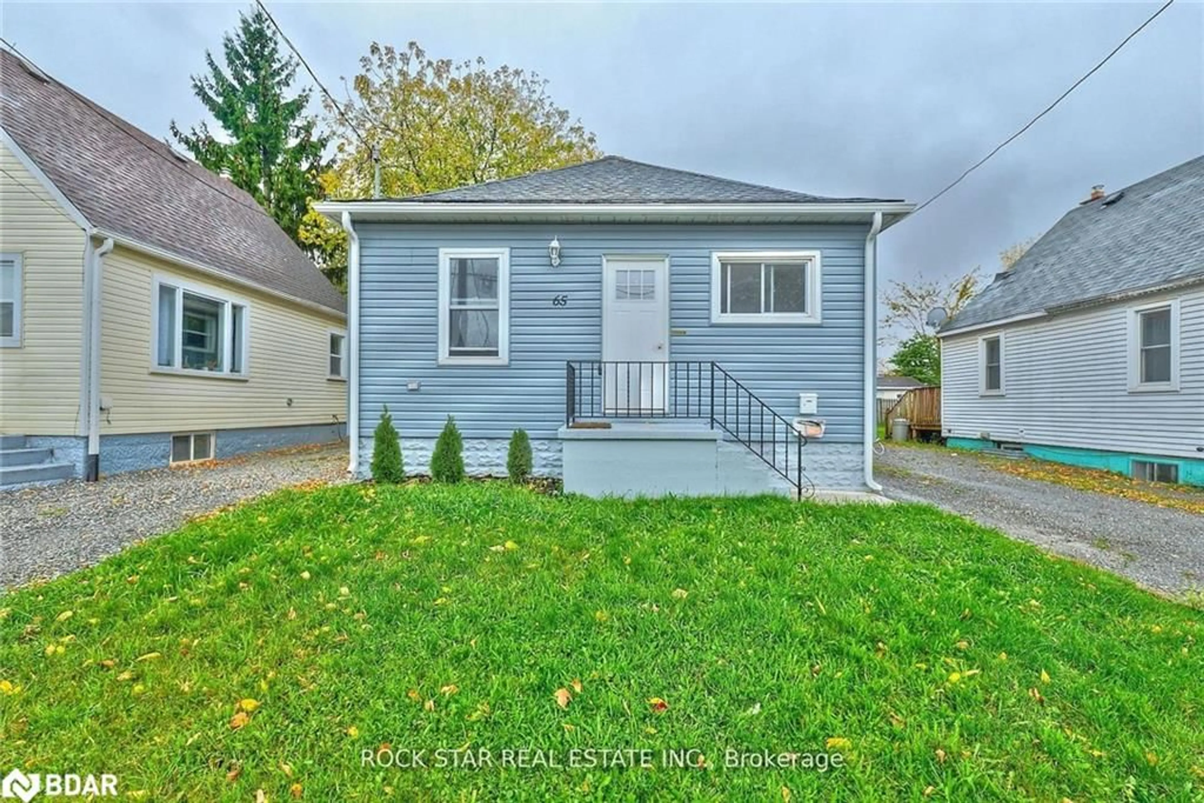 Home with vinyl exterior material, street for 65 Almond St, Welland Ontario L3B 3P6