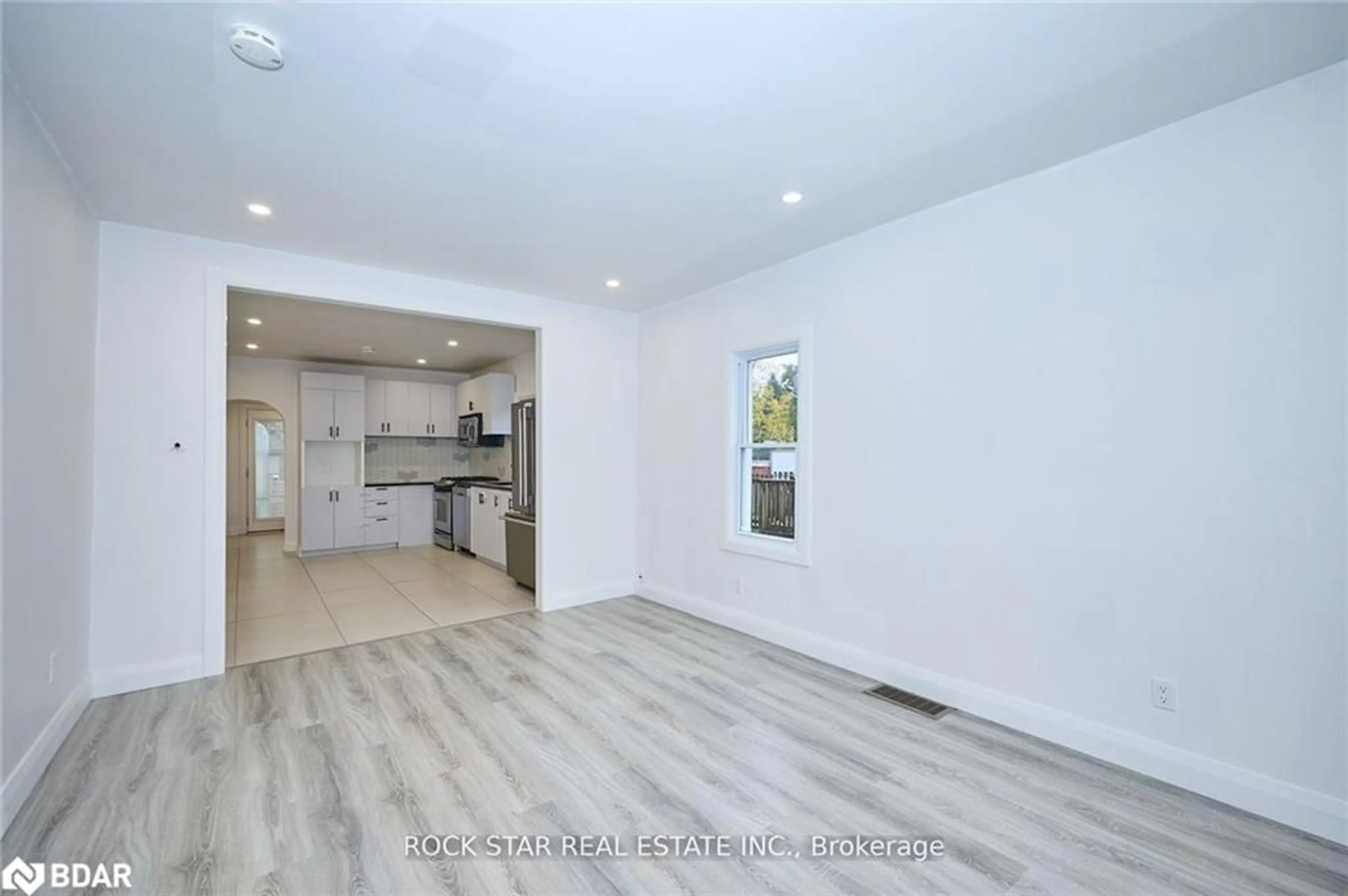 Unknown for 65 Almond St, Welland Ontario L3B 3P6