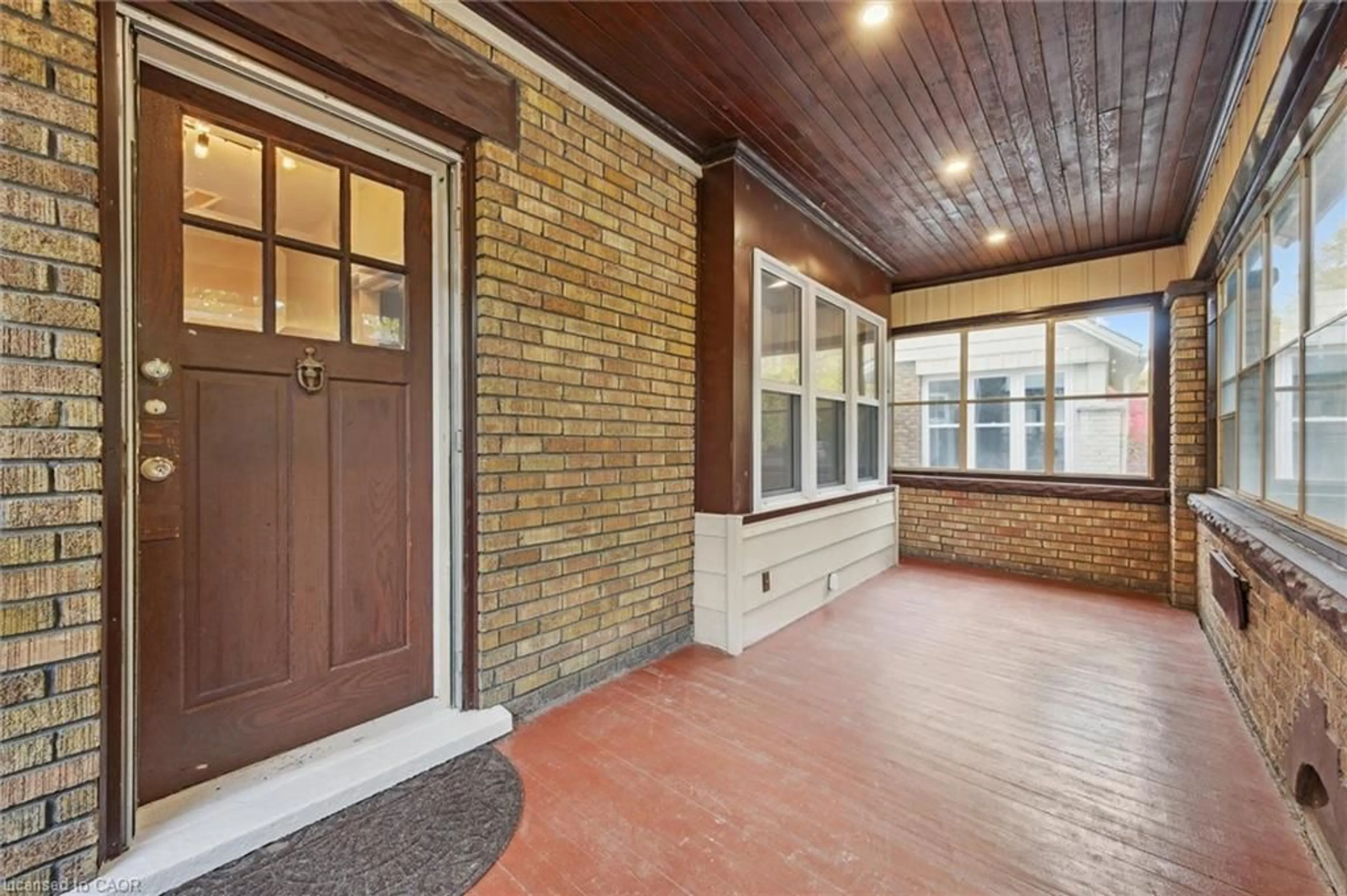 Indoor entryway for 41 Rose St, Kitchener Ontario N2H 1L5