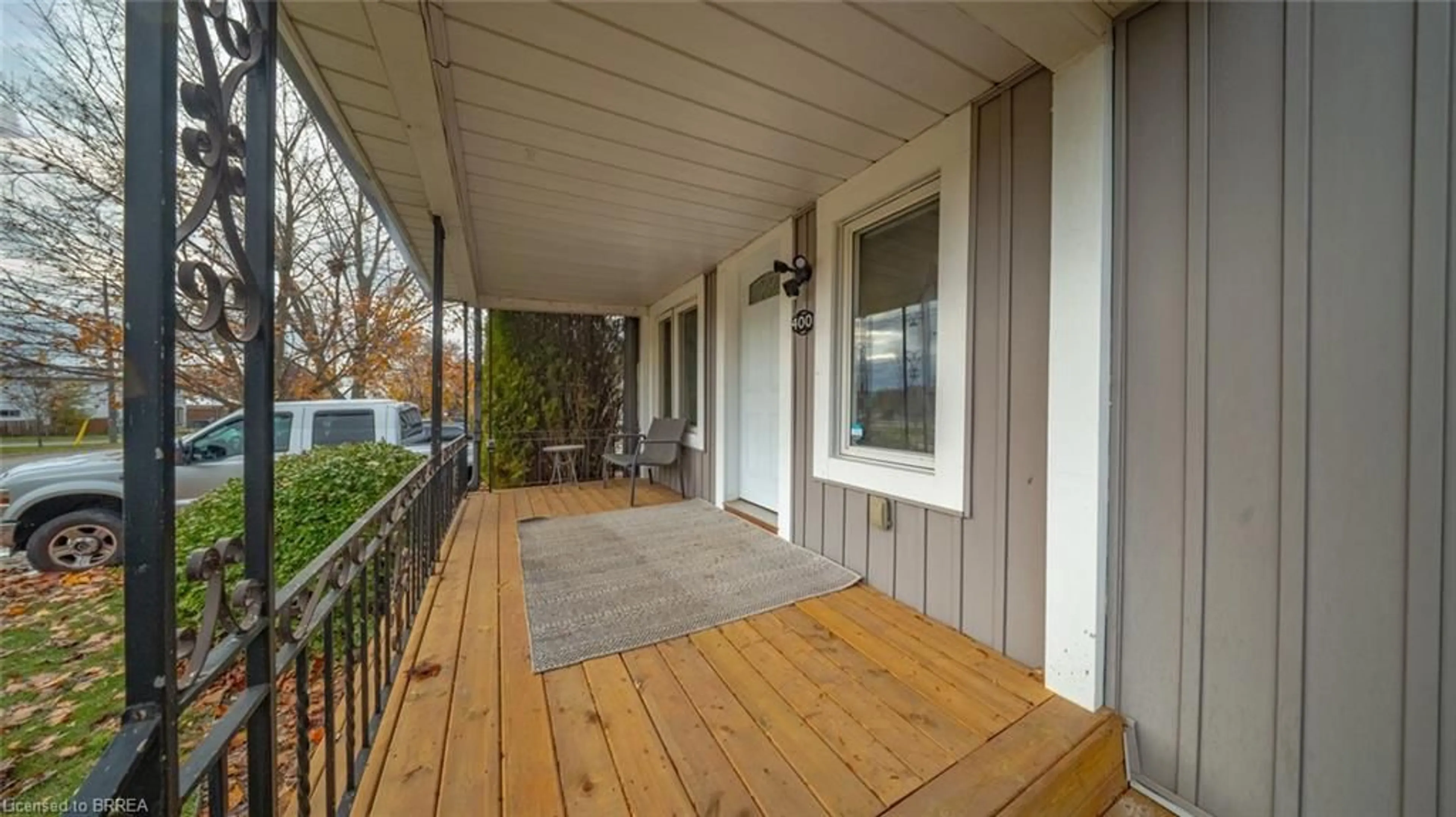 Patio, street for 400 Wellington St, Brantford Ontario N3S 4A9