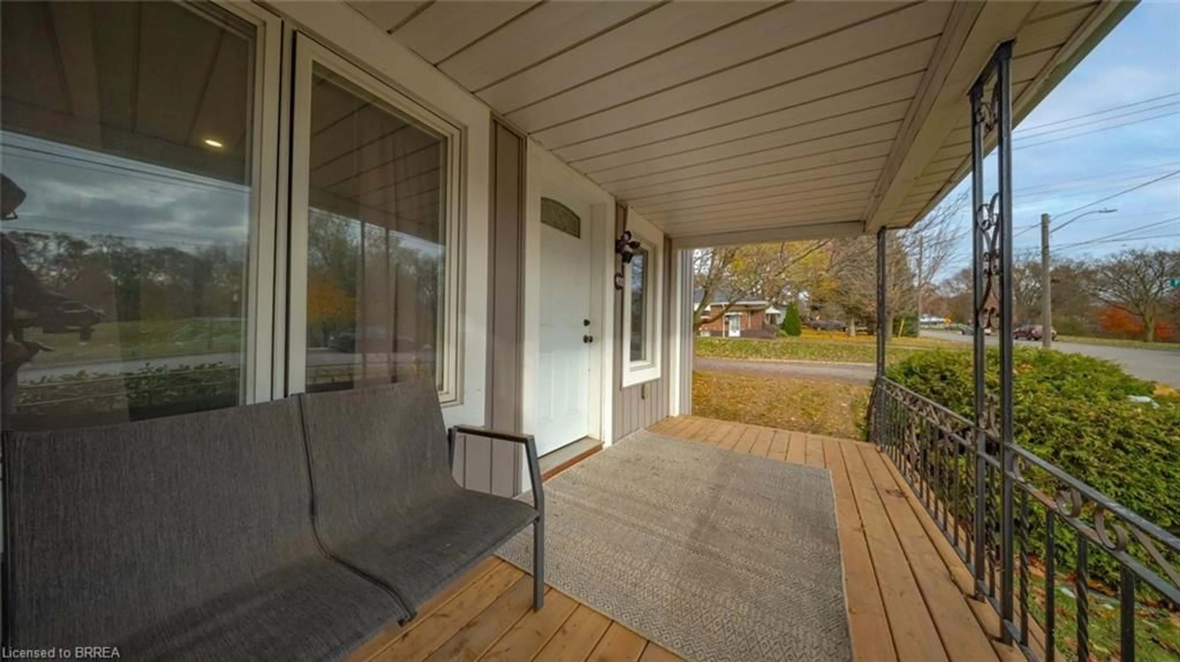 Patio, street for 400 Wellington St, Brantford Ontario N3S 4A9