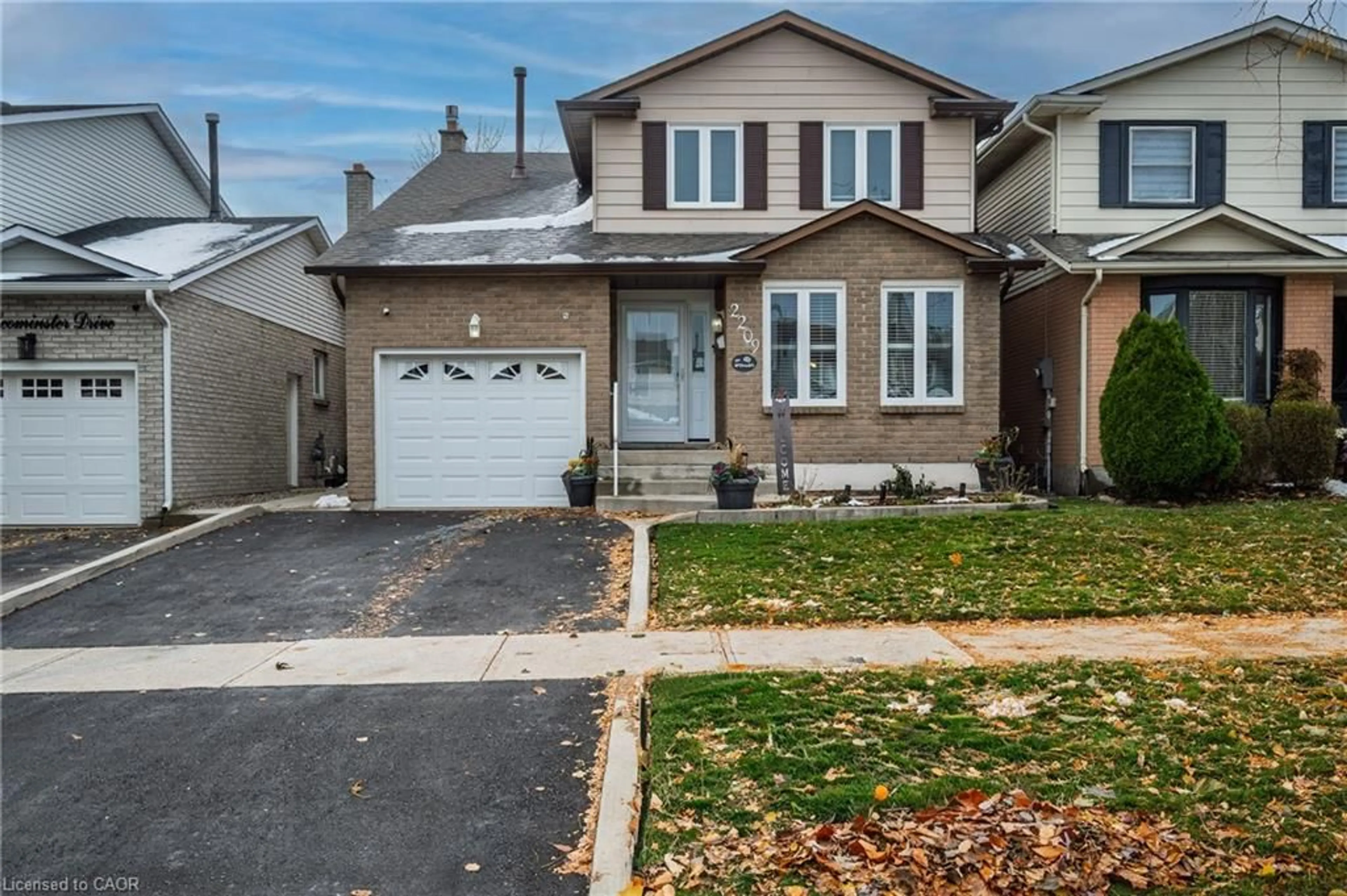 Home with vinyl exterior material, street for 2209 Leominster Dr, Burlington Ontario L7P 3W8