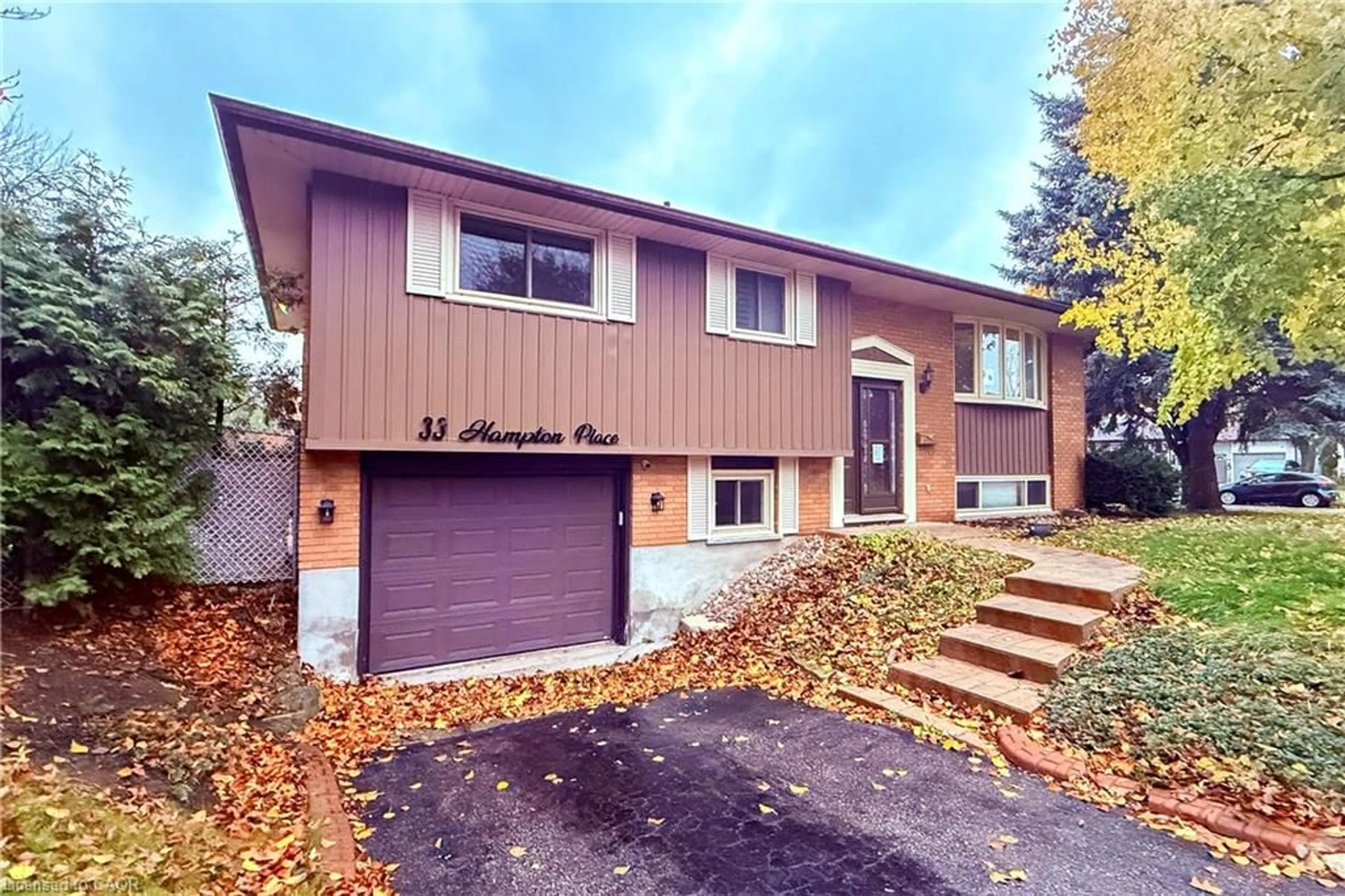 Home with brick exterior material, street for 33 Hampton Pl, Kitchener Ontario N2B 2S4