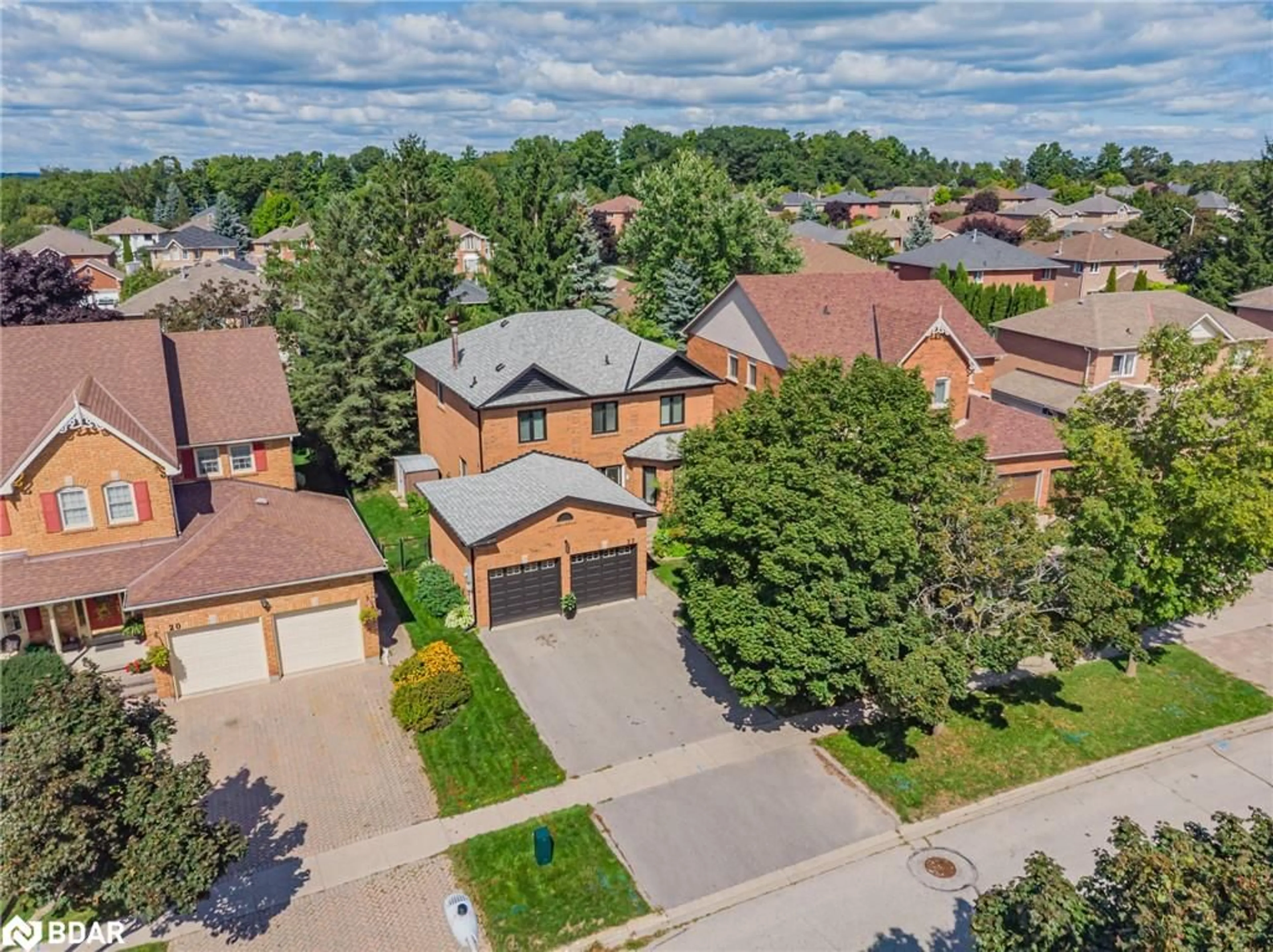 A pic from outside/outdoor area/front of a property/back of a property/a pic from drone, street for 22 River Ridge Rd, Barrie Ontario L4N 7G2