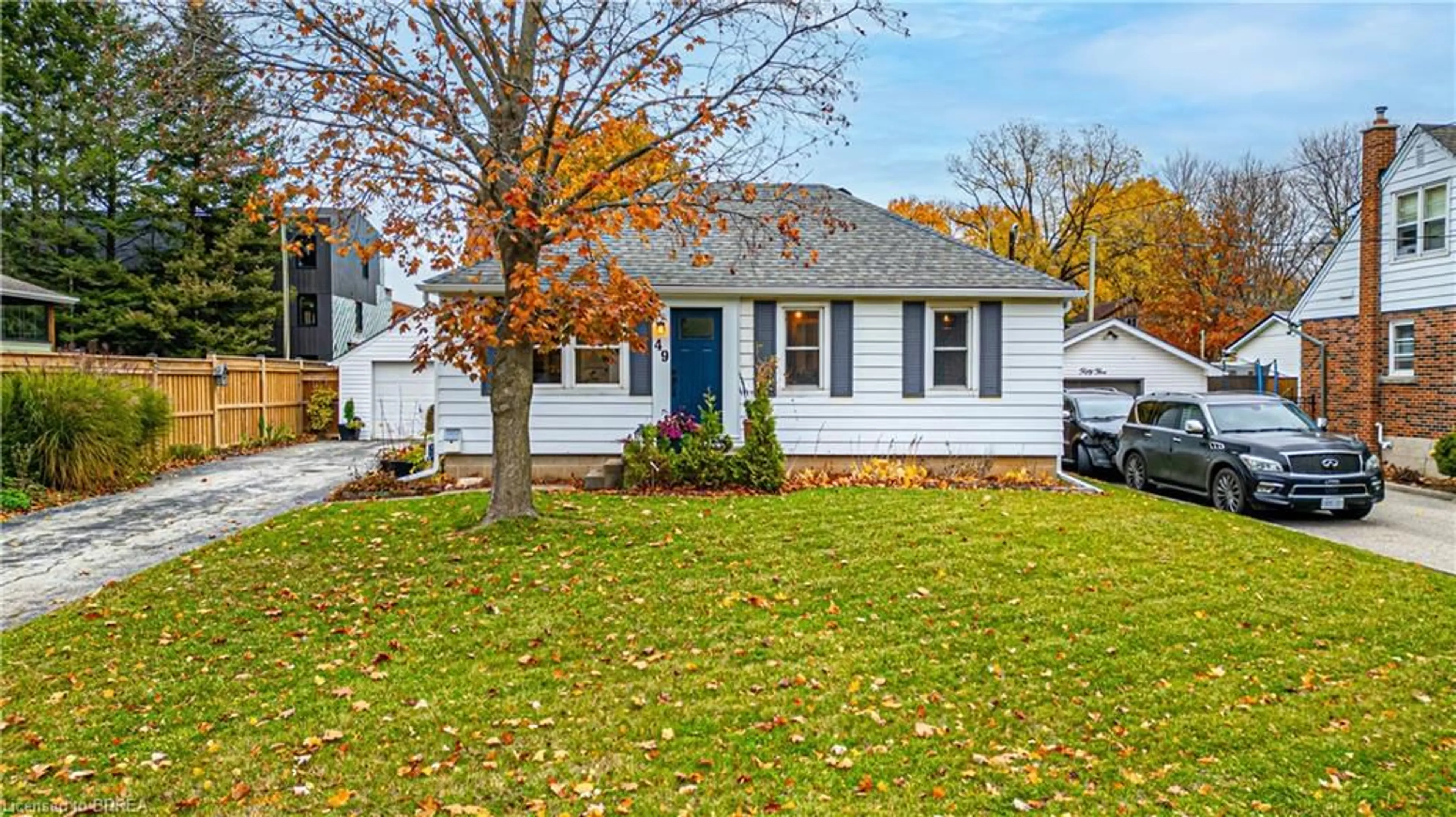 Home with vinyl exterior material, street for 49 Kelly St, Waterdown Ontario L0R 2H0