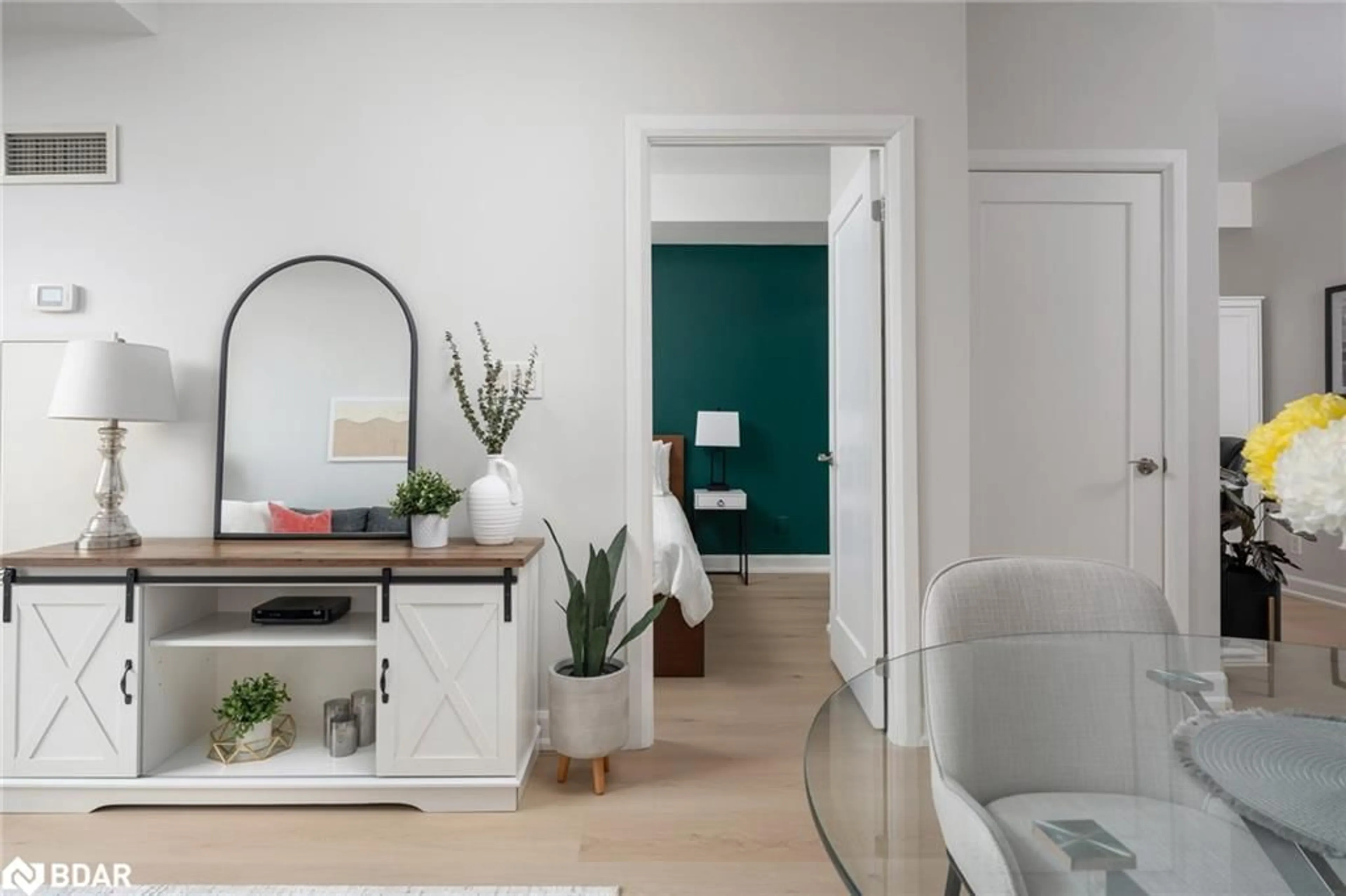 Contemporary bathroom, ceramic/tile floor for 3391 Bloor St #907, Etobicoke Ontario M8X 1G3