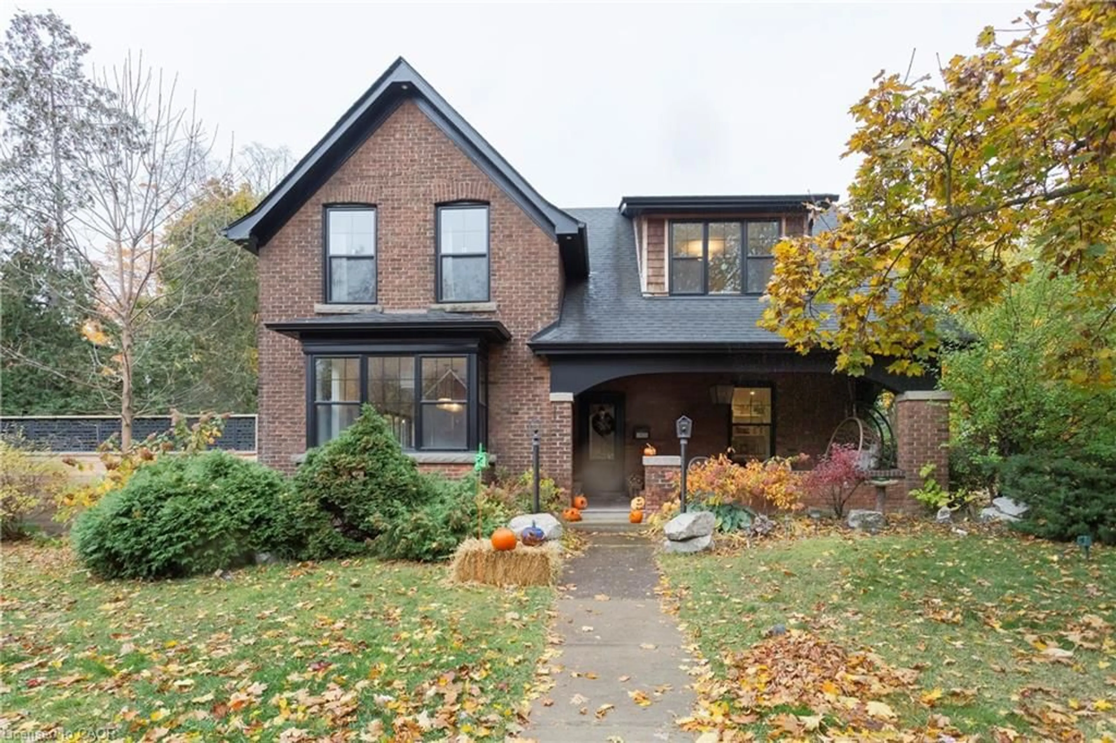 Home with brick exterior material, street for 1406 Ontario St, Burlington Ontario L7S 1G4