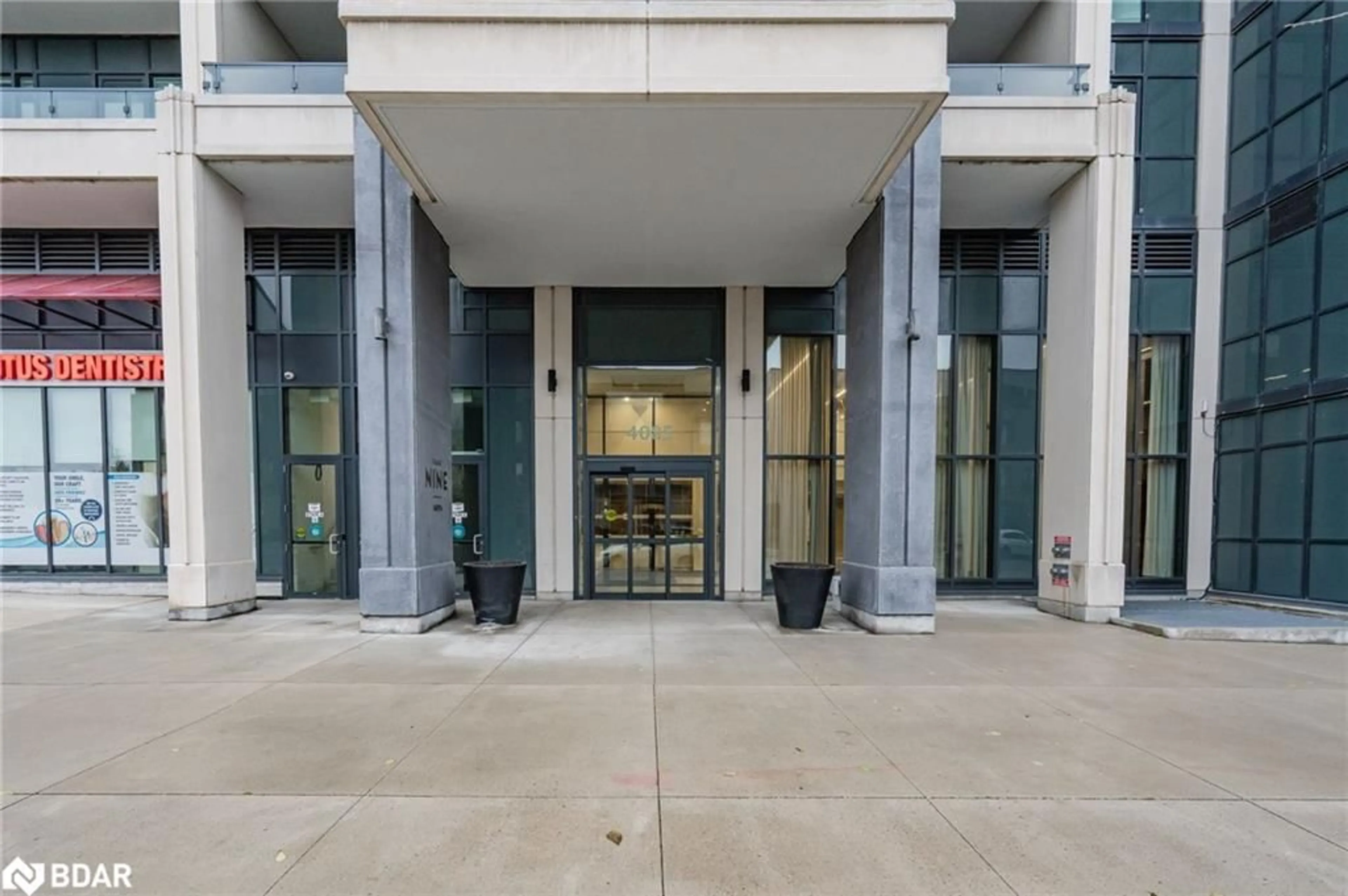 Indoor foyer for 4085 Parkside Village Dr #704, Mississauga Ontario L5M 0K9