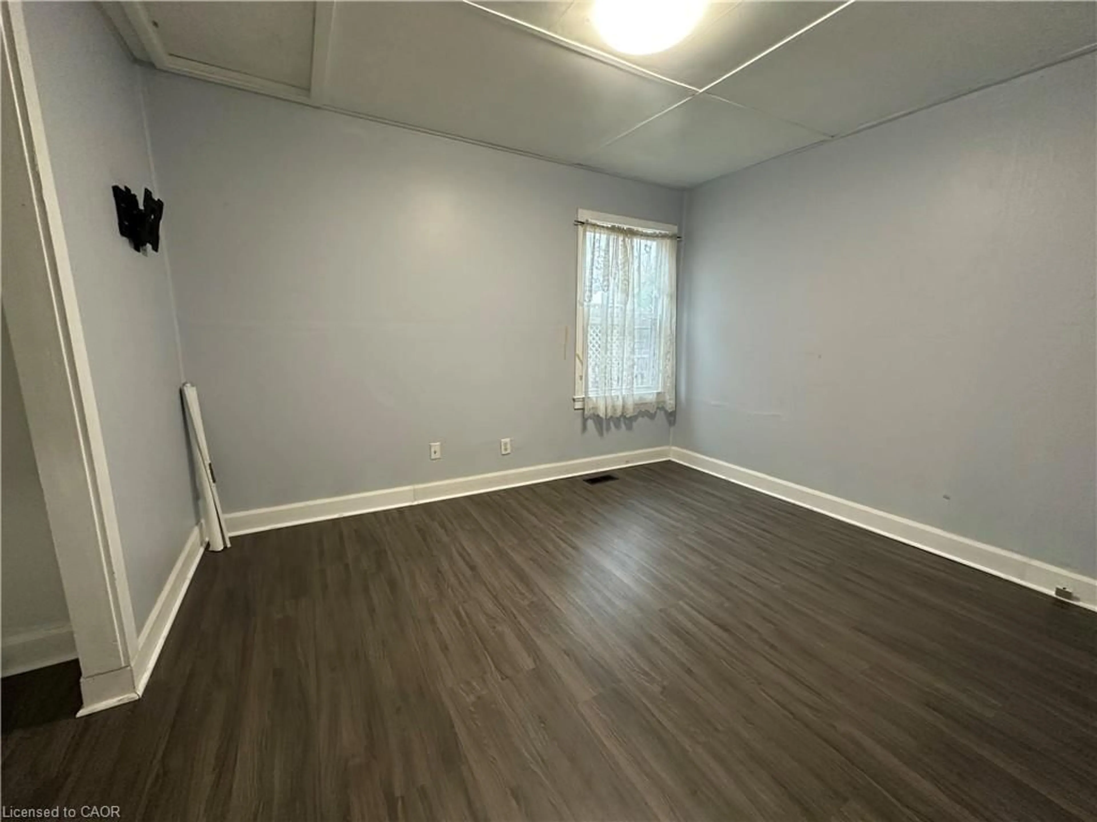 A pic of a room for 21 Stapleton Ave, Hamilton Ontario L8H 3N4