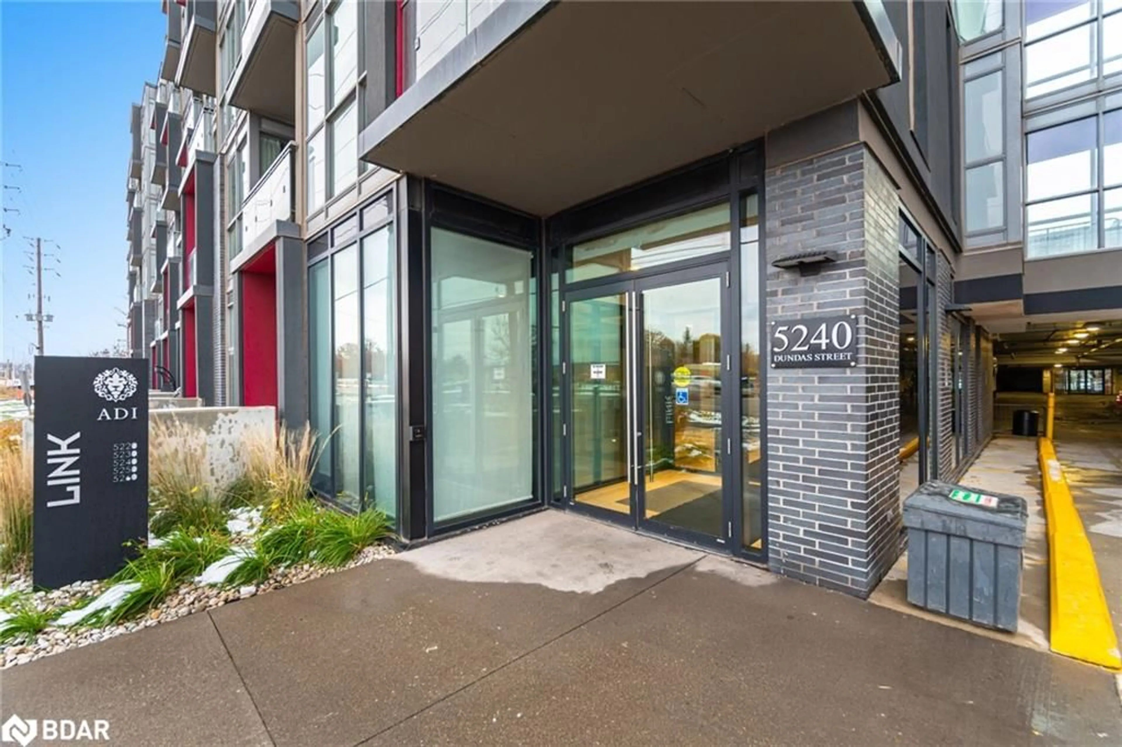 Indoor foyer for 5240 Dundas St #B401, Burlington Ontario L7L 0J6