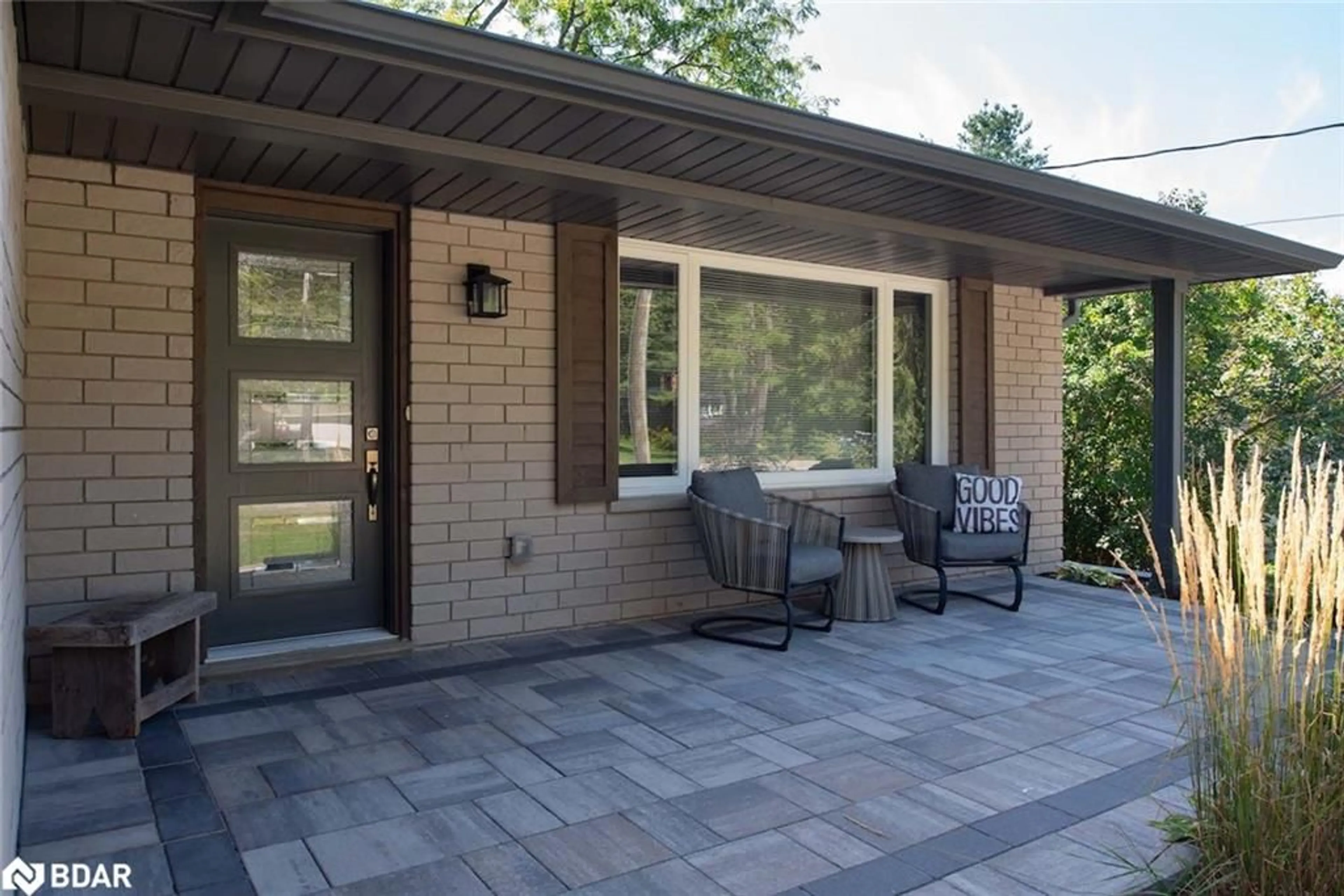 Patio, street for 1193 Sunnidale Rd Rd, Barrie Ontario L9X 0T4