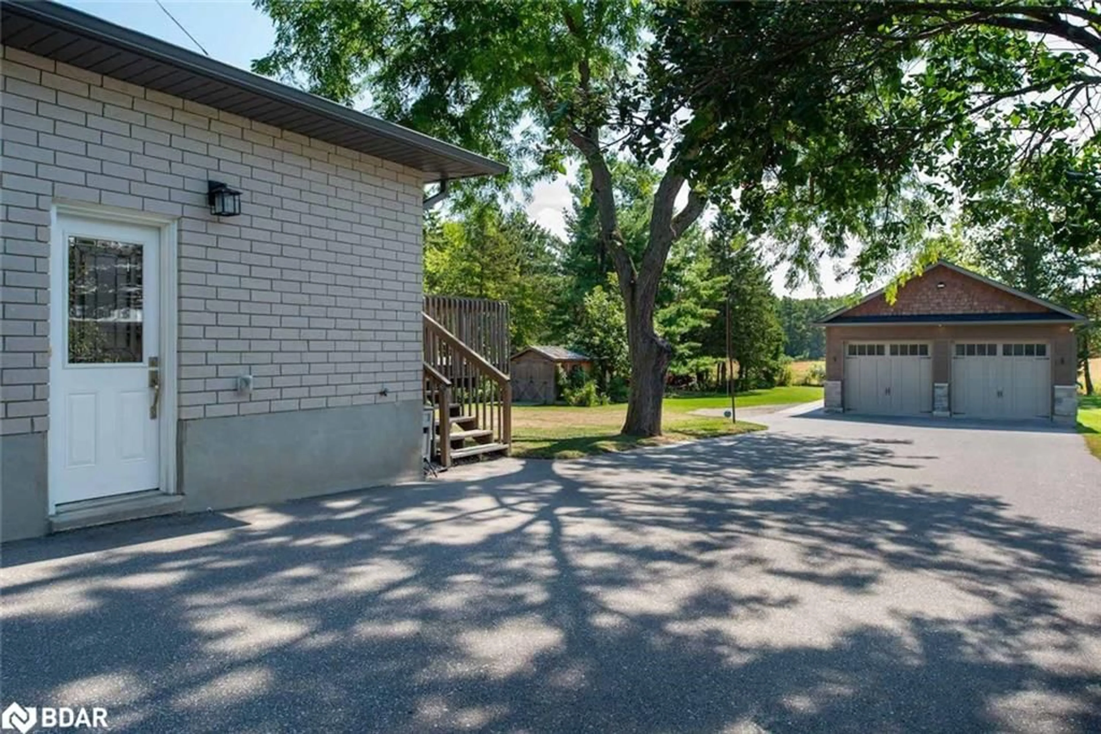 A pic from outside/outdoor area/front of a property/back of a property/a pic from drone, street for 1193 Sunnidale Rd Rd, Barrie Ontario L9X 0T4
