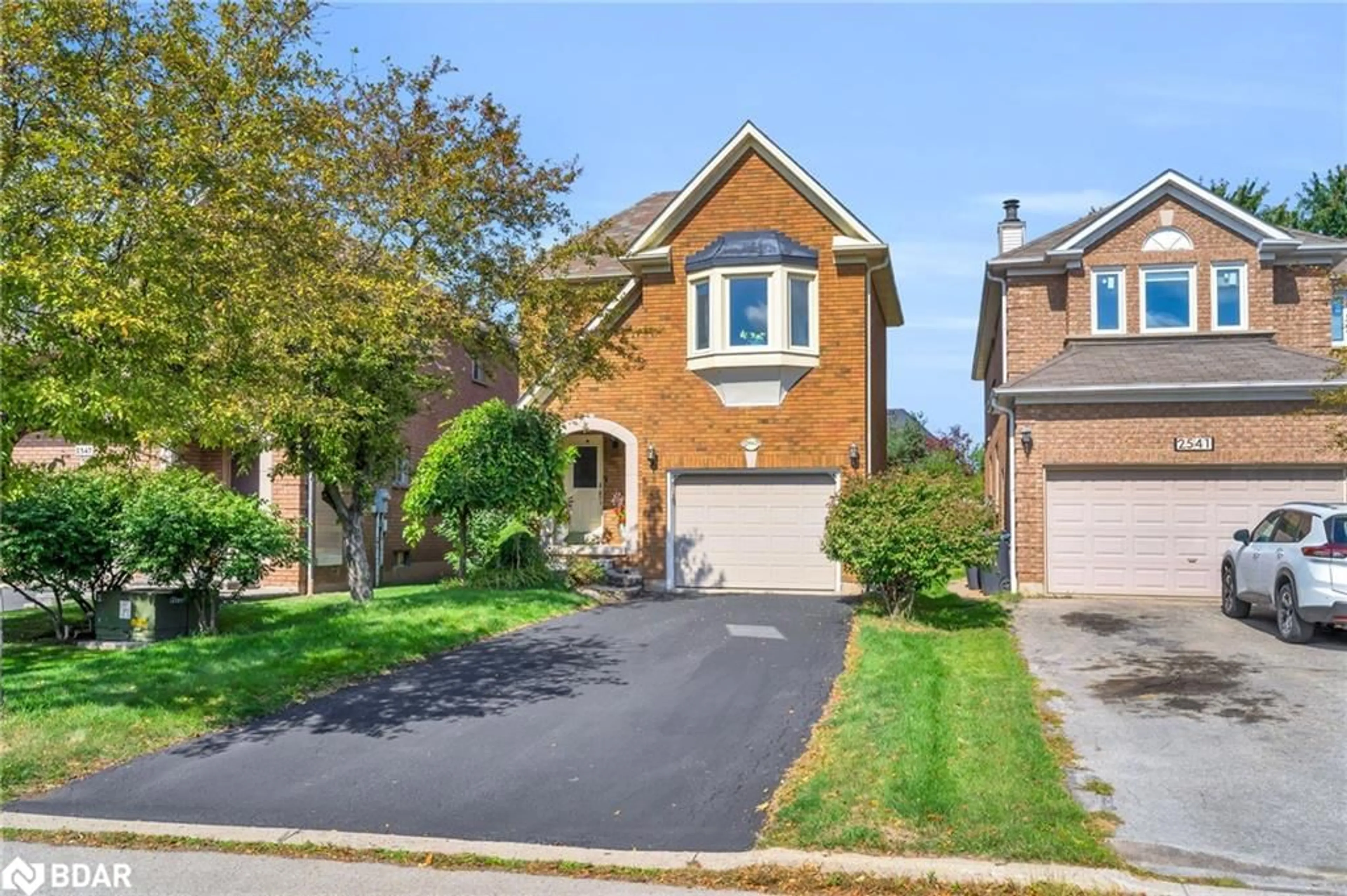 Home with brick exterior material, street for 2543 Scarth Crt, Mississauga Ontario L5M 5L2