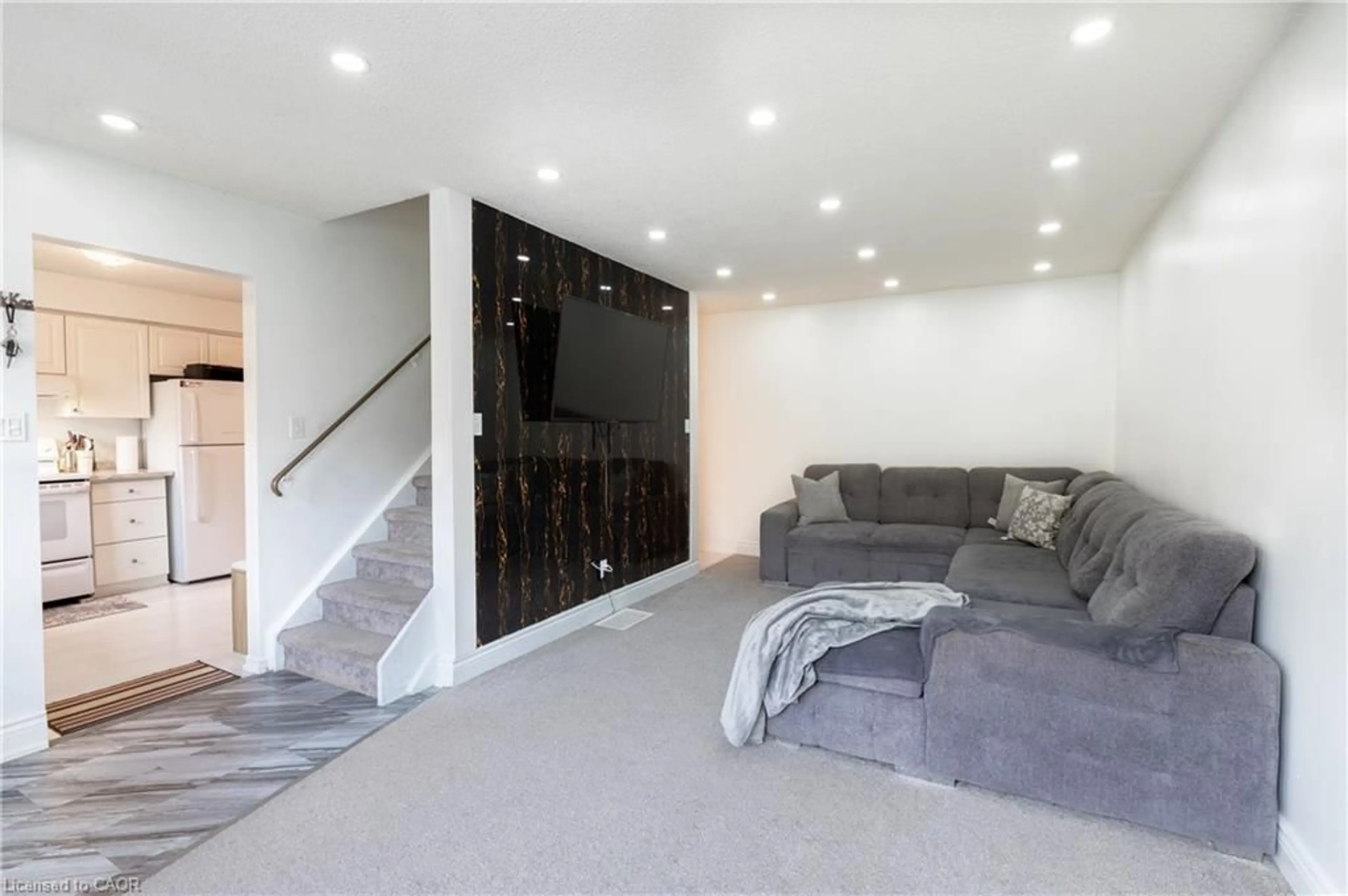 Unknown for 445 Pioneer Dr #4, Kitchener Ontario N2P 1L8