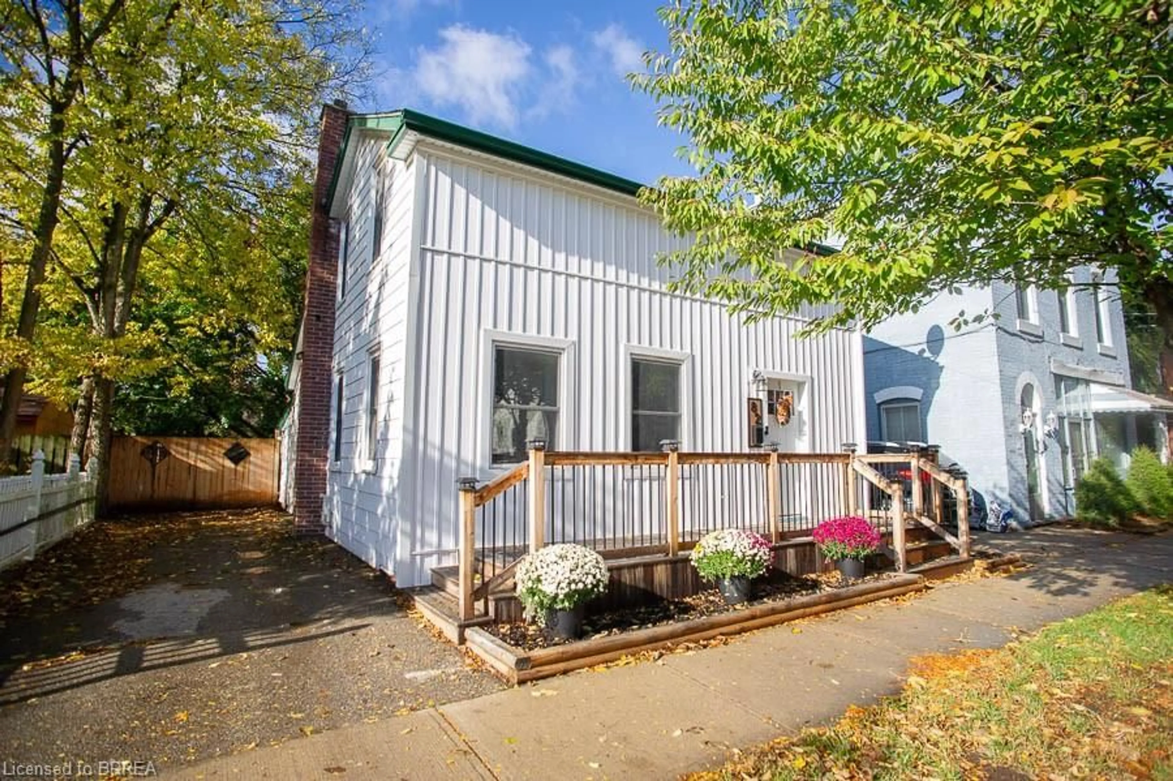 Unknown for 82 Albion St, Brantford Ontario N3T 3M4