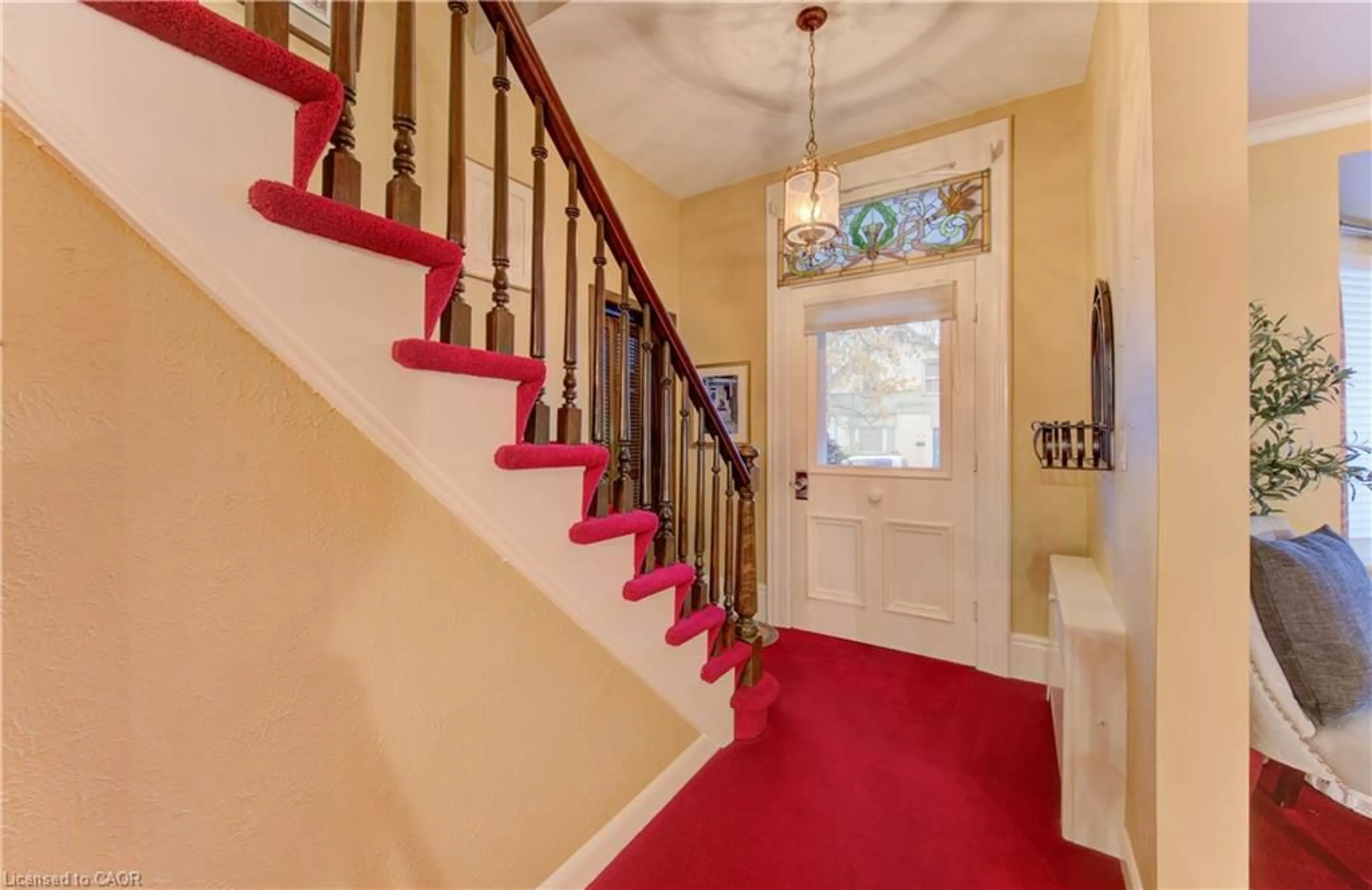 Indoor foyer for 48 Dupont St, Waterloo Ontario N2J 2G9