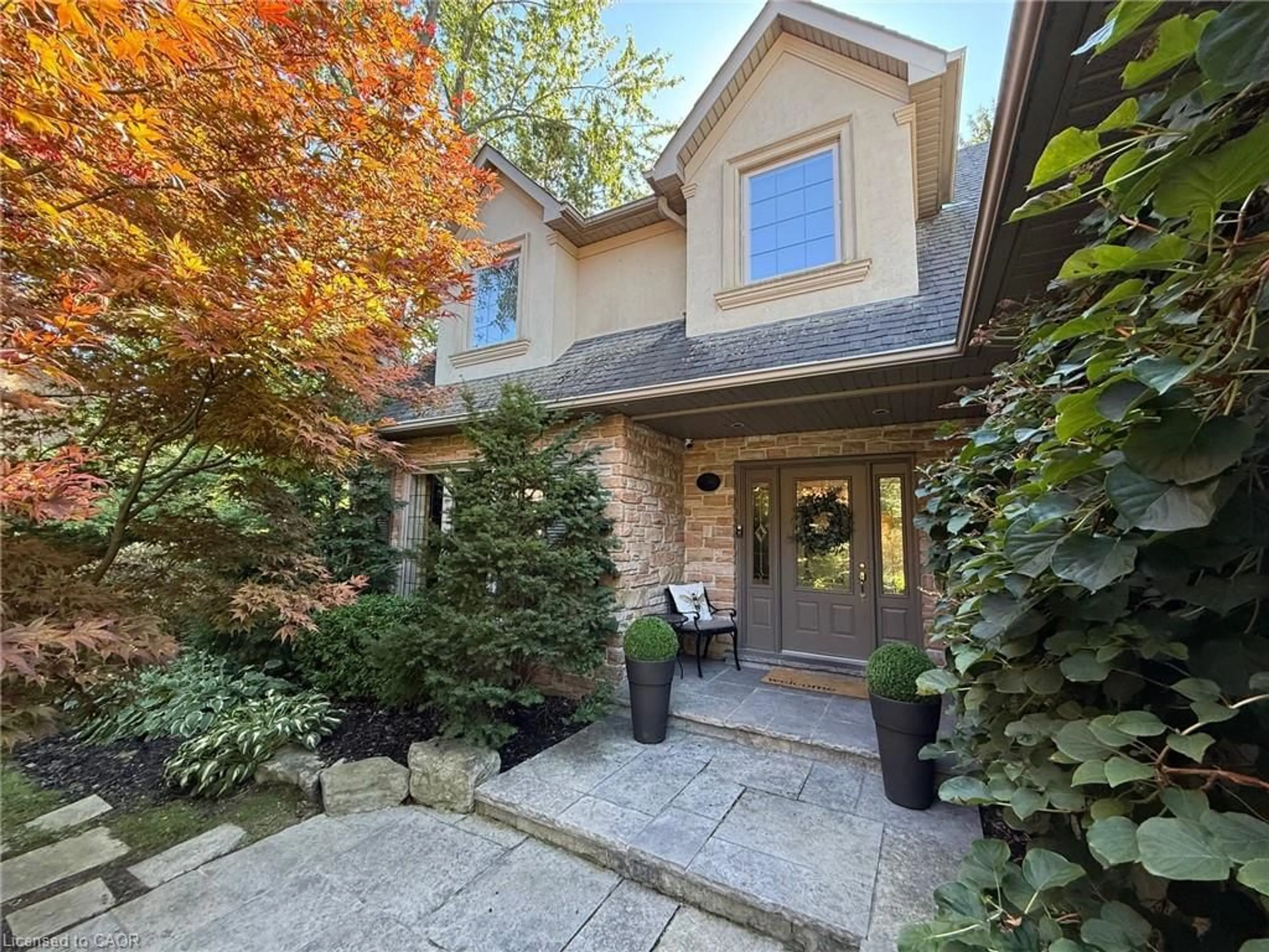 Home with brick exterior material, street for 1338 Prince Albert Crt, Mississauga Ontario L5H 3S1