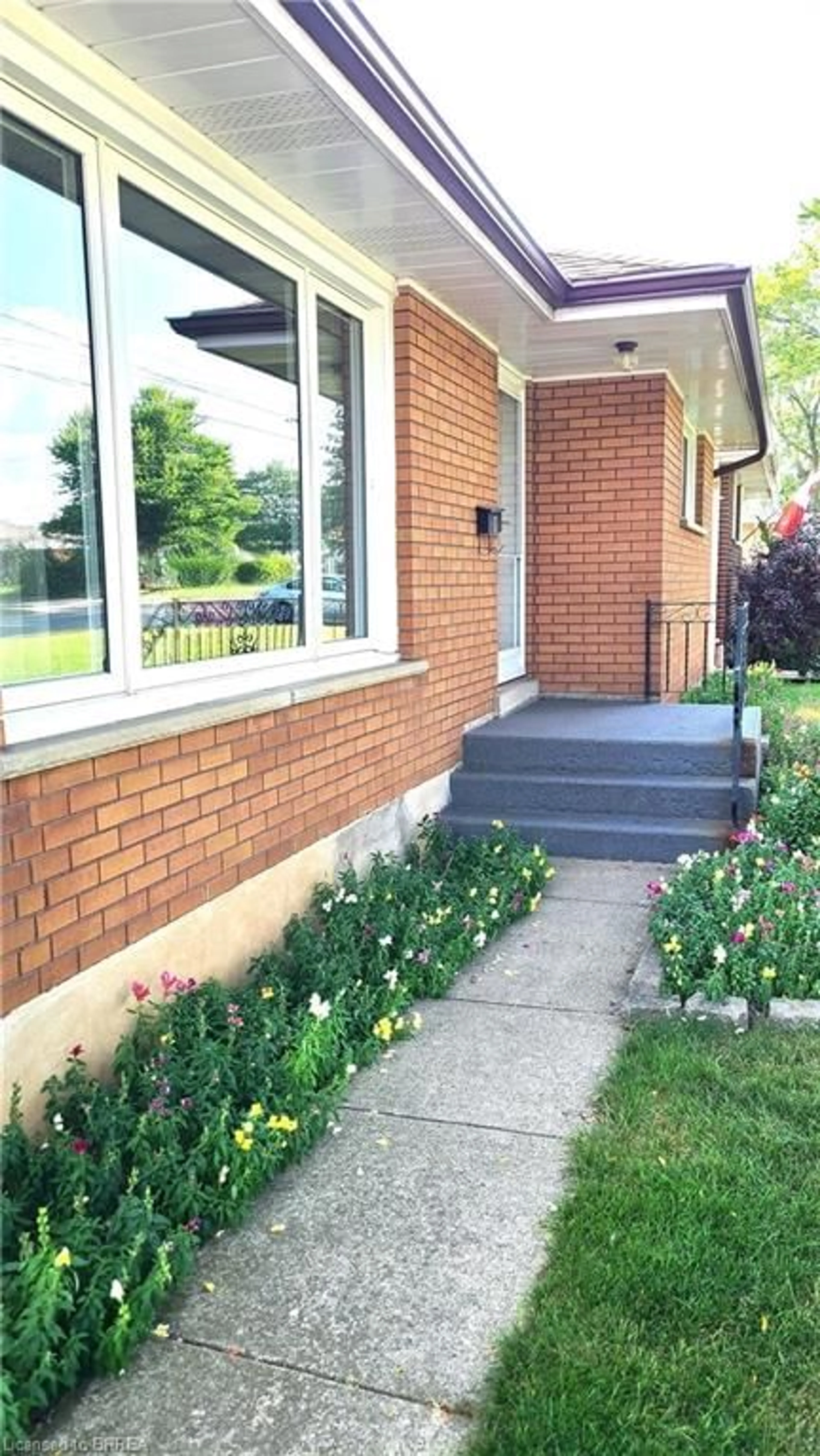 Unknown for 8 Waddington St, Brantford Ontario N3R 2R1