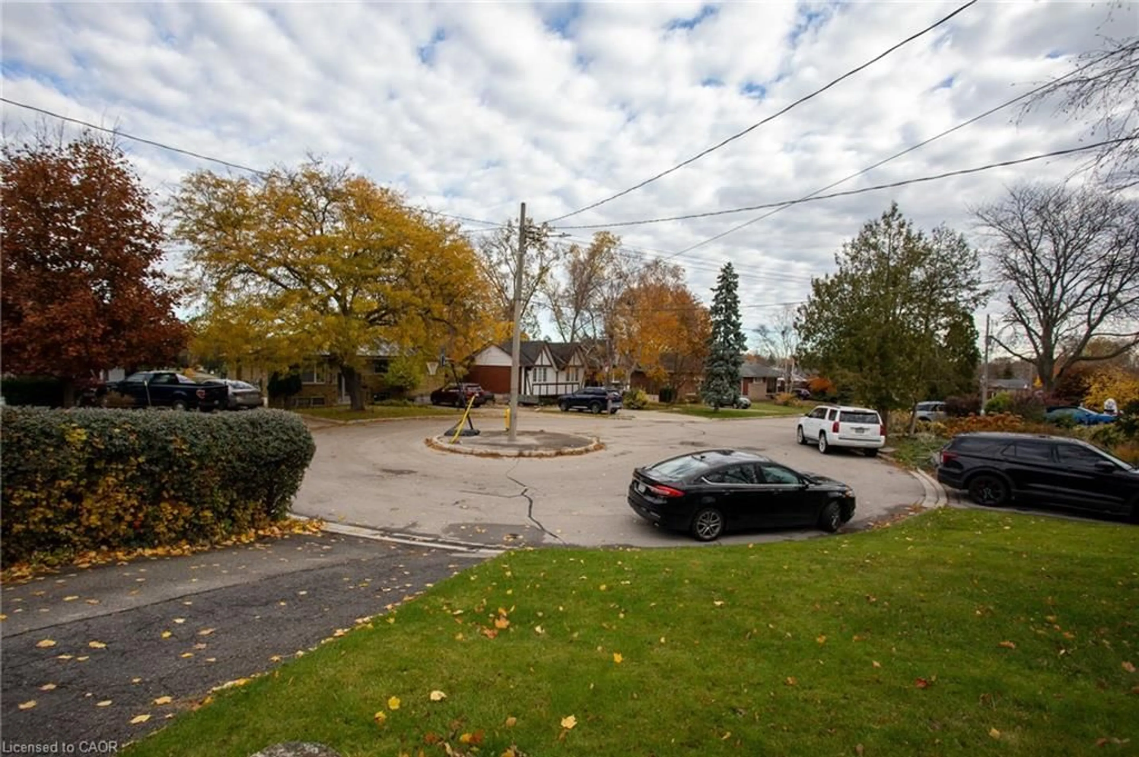 A pic from outside/outdoor area/front of a property/back of a property/a pic from drone, street for 45 Laird St, Caledonia Ontario N3W 1G3