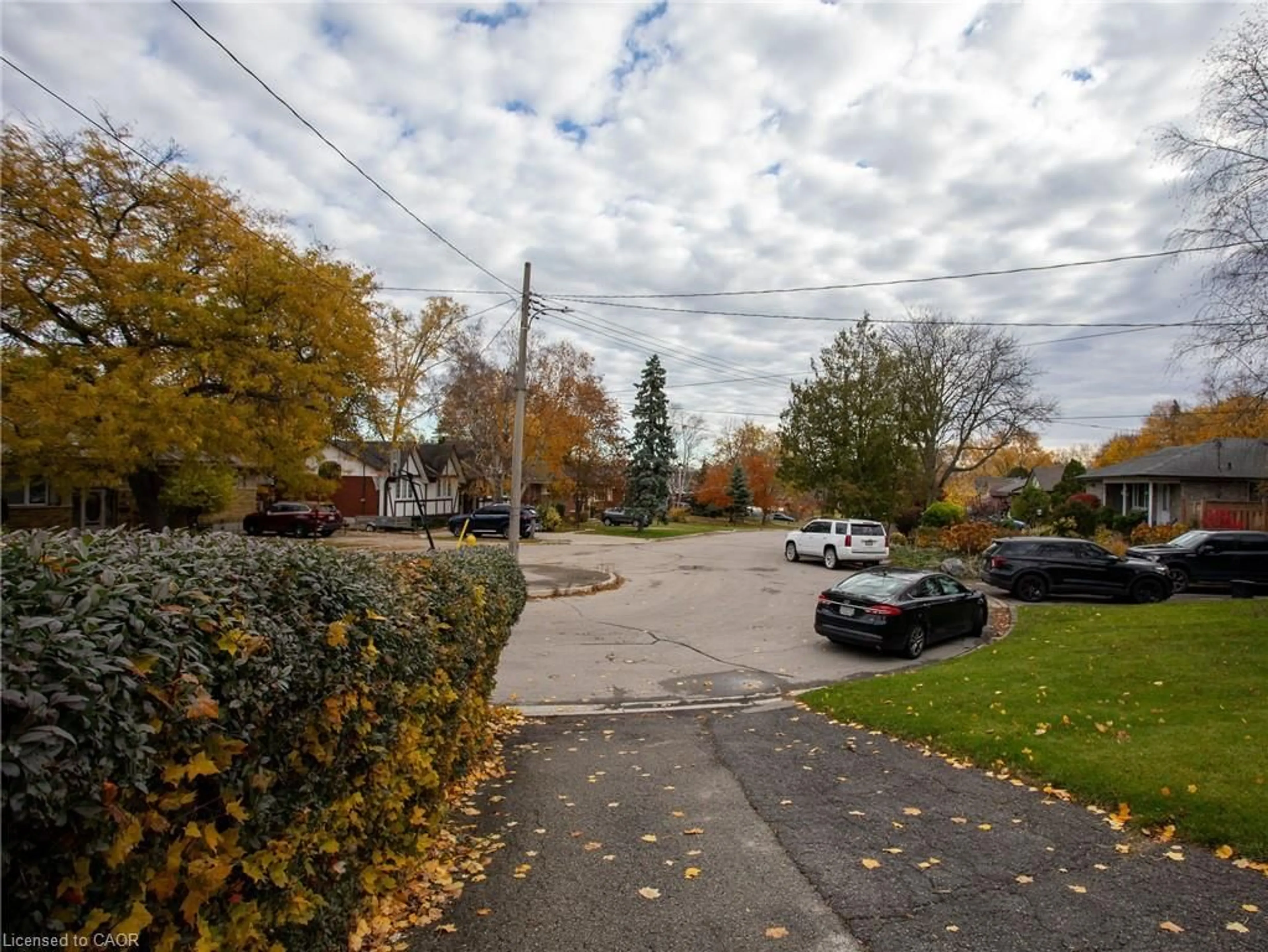 A pic from outside/outdoor area/front of a property/back of a property/a pic from drone, street for 45 Laird St, Caledonia Ontario N3W 1G3