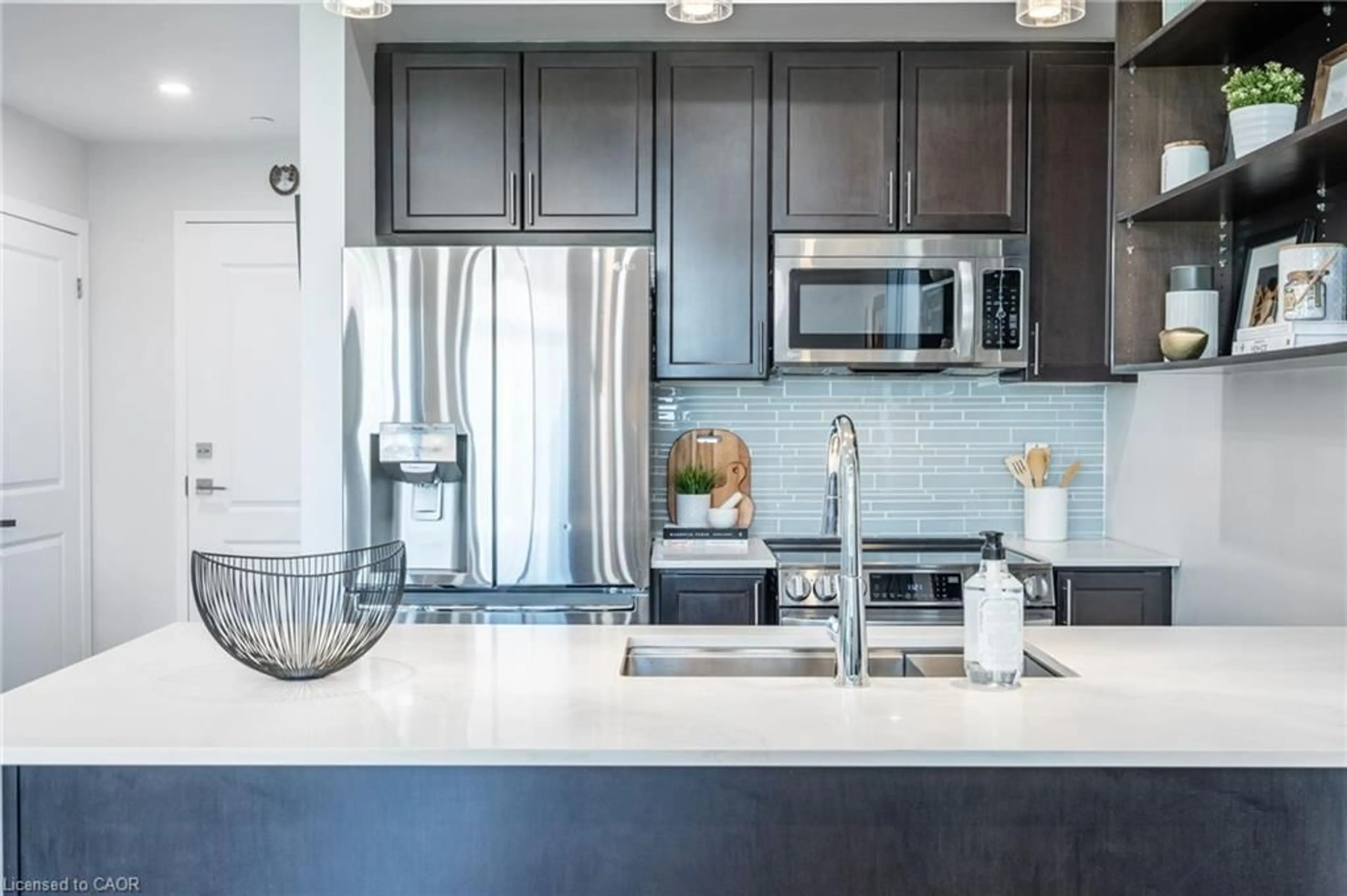 Open concept kitchen, ceramic/tile floor for 125 Shoreview Pl #422, Stoney Creek Ontario L8E 0K3