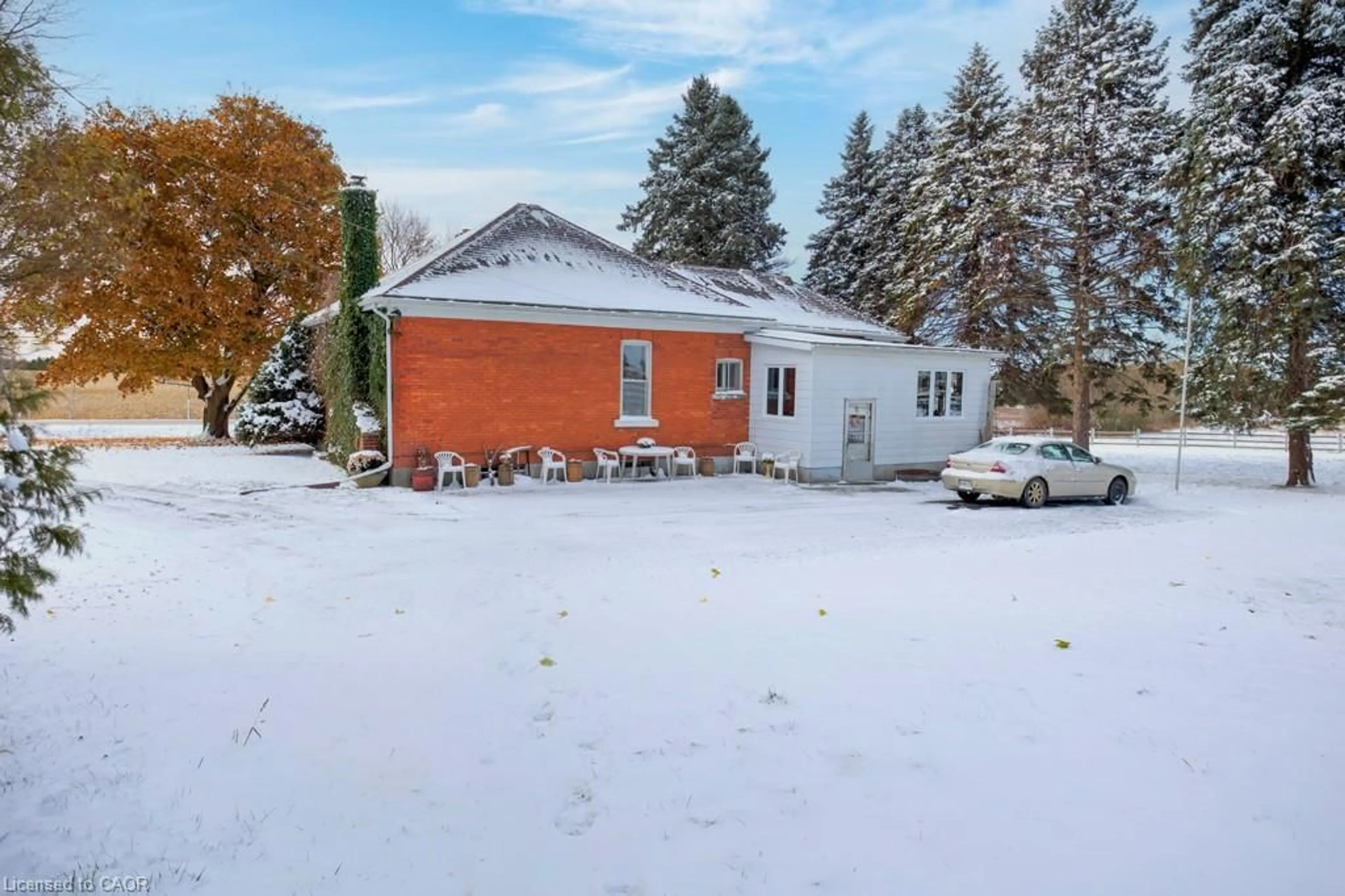 A pic from outside/outdoor area/front of a property/back of a property/a pic from drone, unknown for 785177 Oxford Rd 33, Woodstock Ontario N4S 7W1