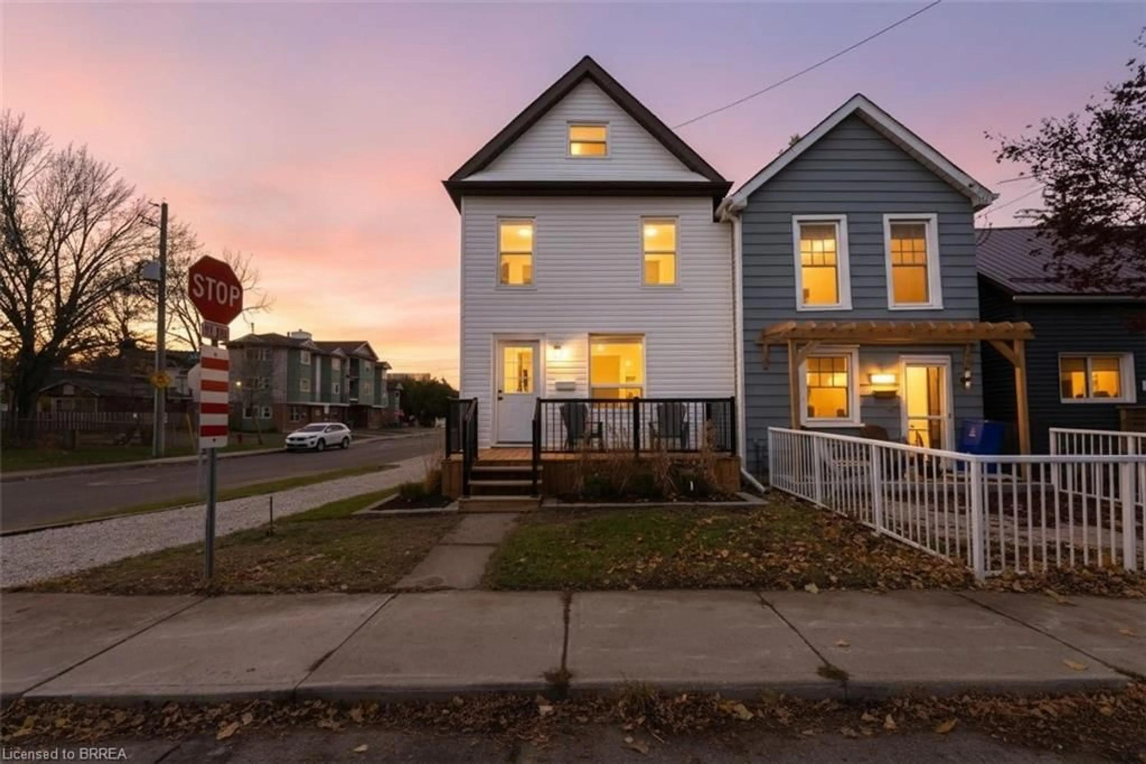 Unknown for 581 John St, Hamilton Ontario L8L 4S2