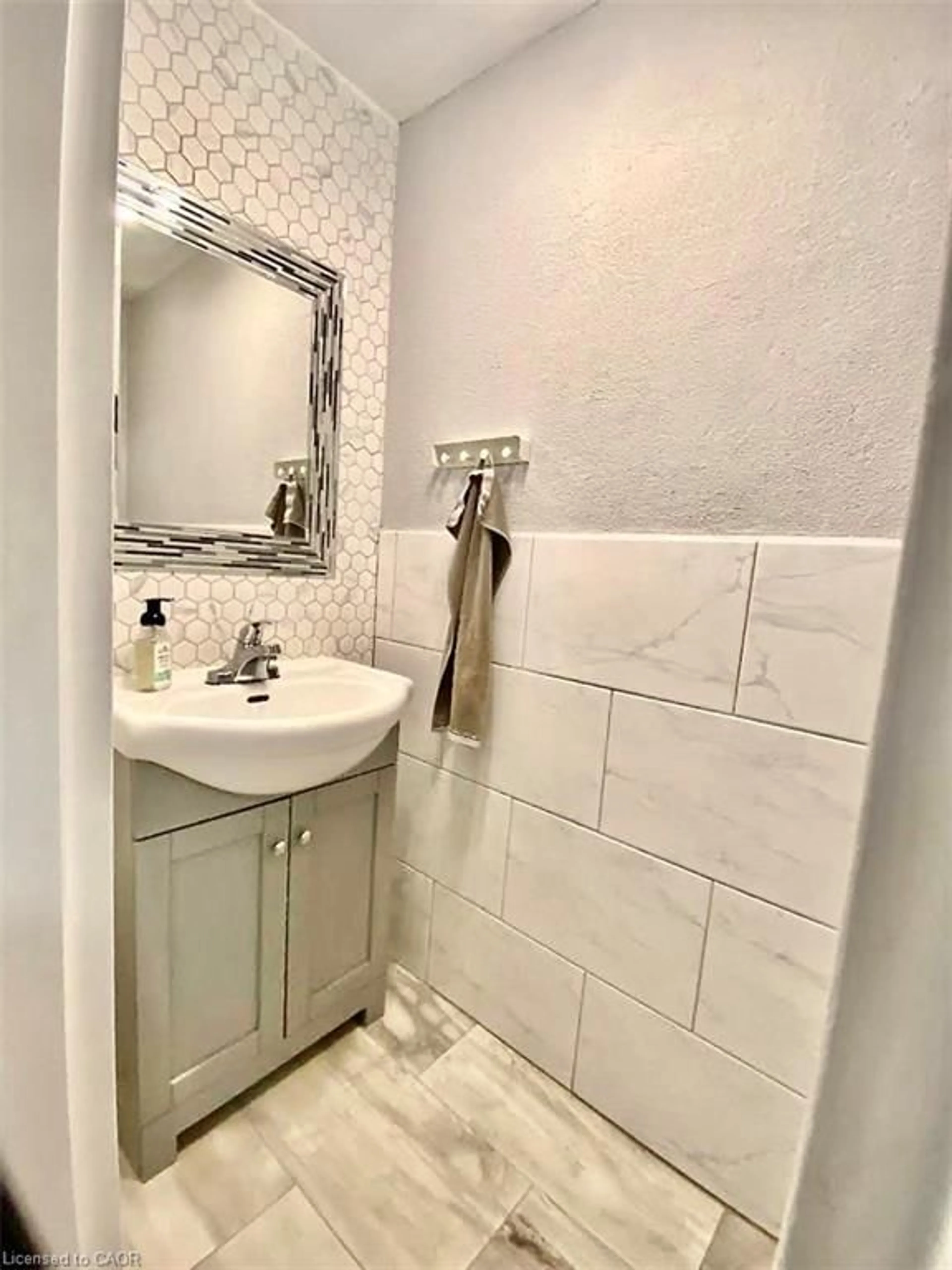 Contemporary bathroom, ceramic/tile floor for 11 Harrisford St #98, Hamilton Ontario L8K 6L7
