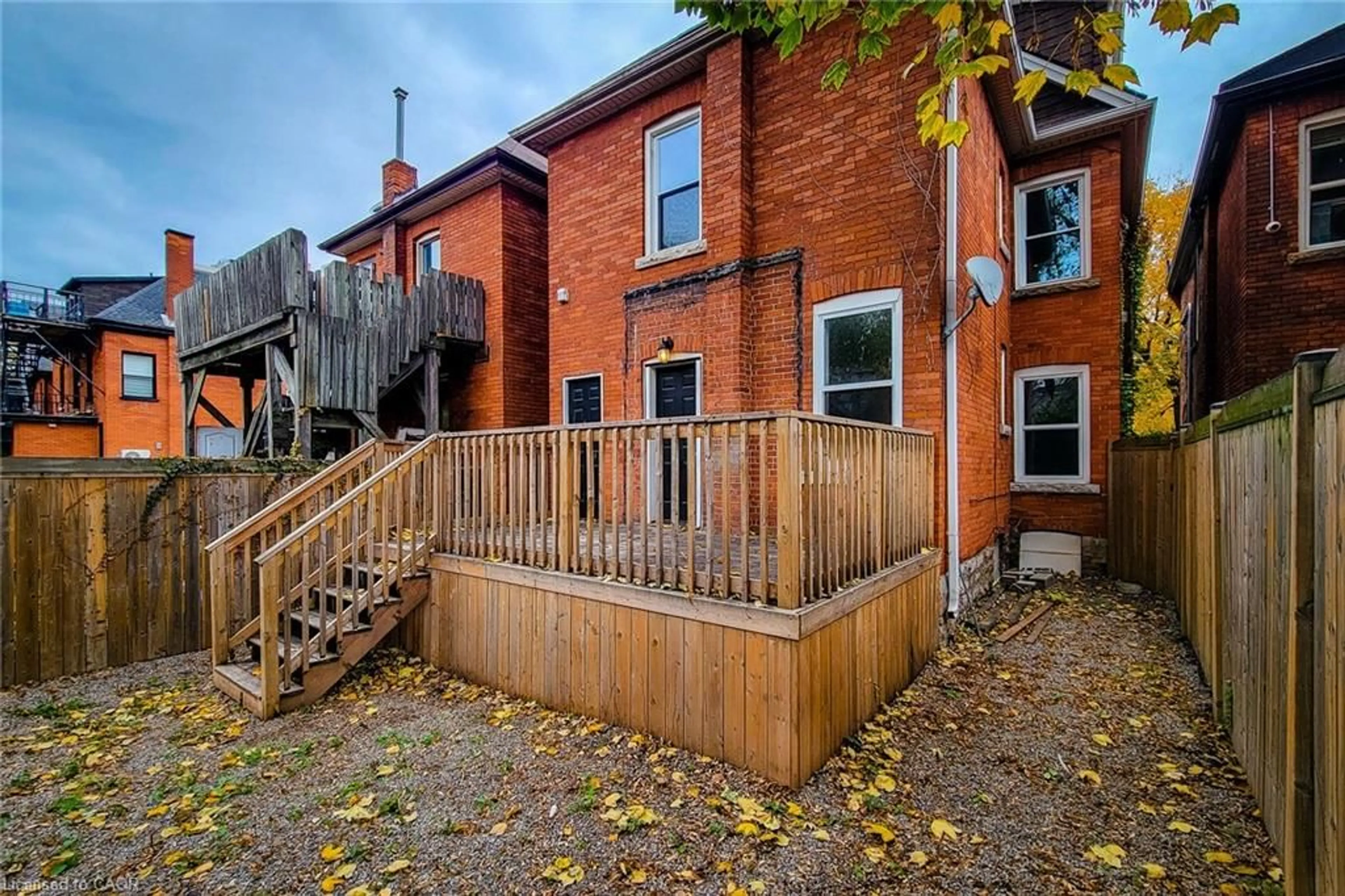 Patio, building for 76 Wellington St, Hamilton Ontario L8N 2R1