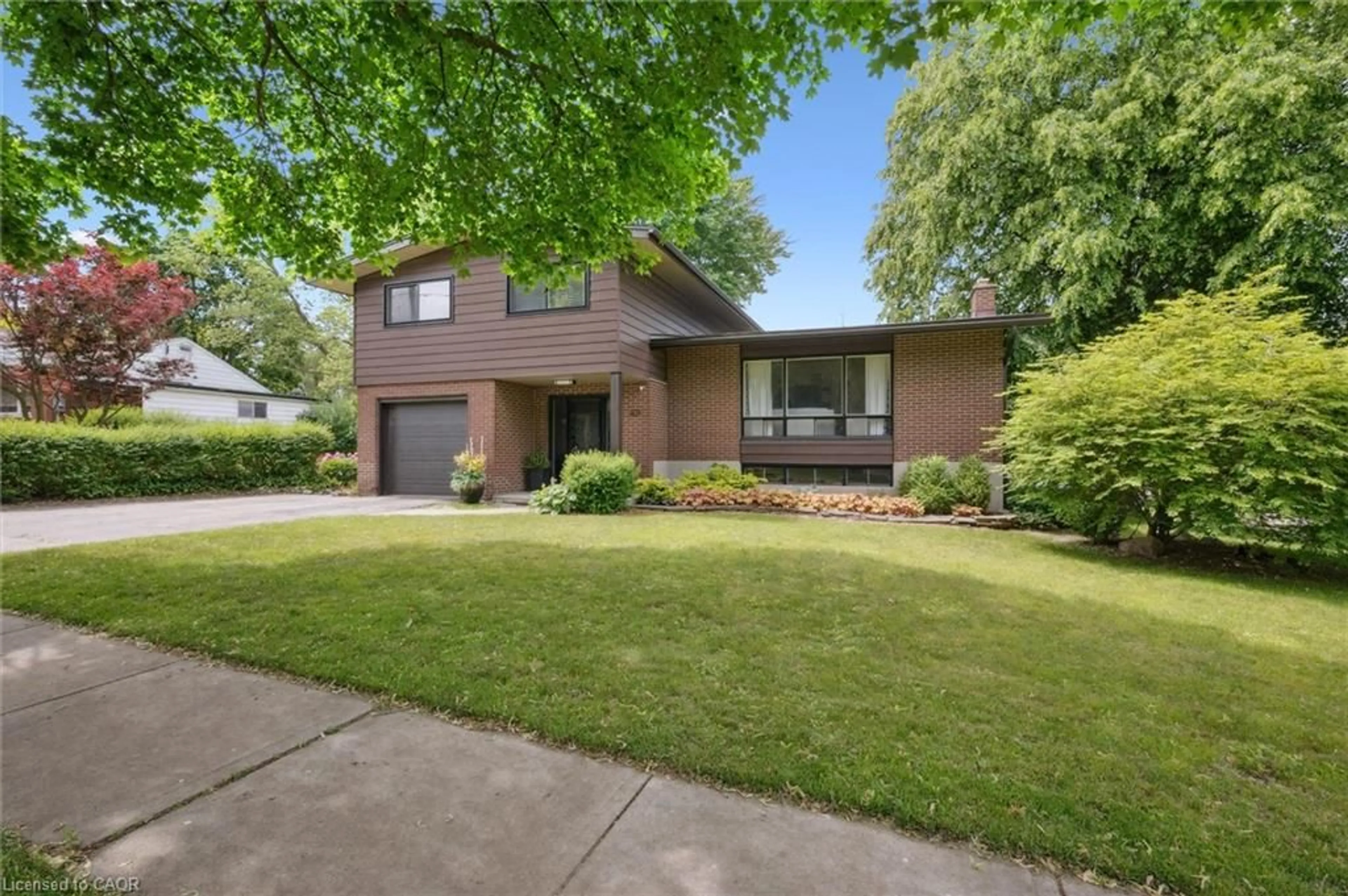 Home with brick exterior material, street for 321 Dixon St, Kitchener Ontario N2G 3G1