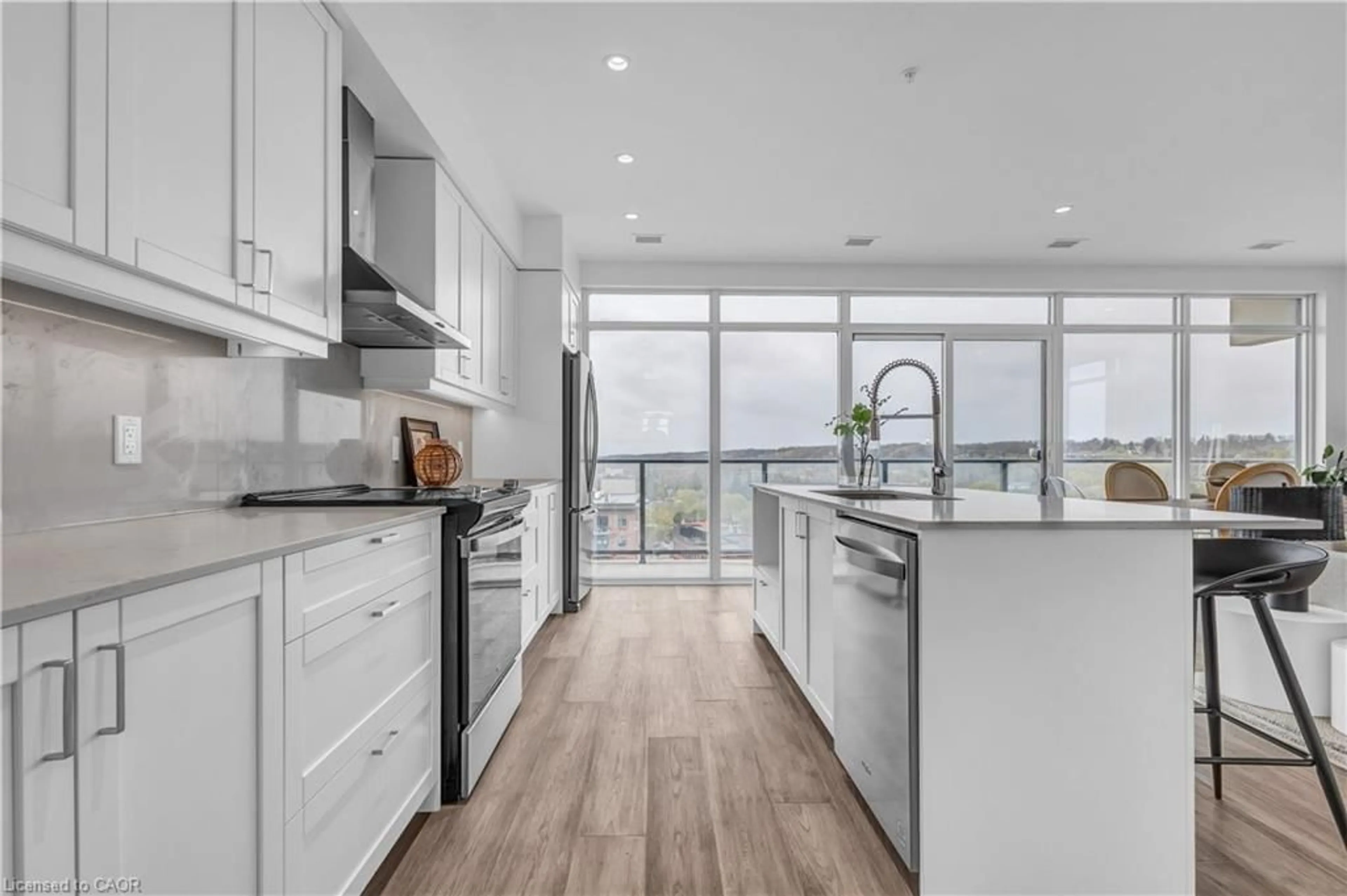 Contemporary kitchen, unknown for 15 Glebe St #1414, Cambridge Ontario N1S 0C3