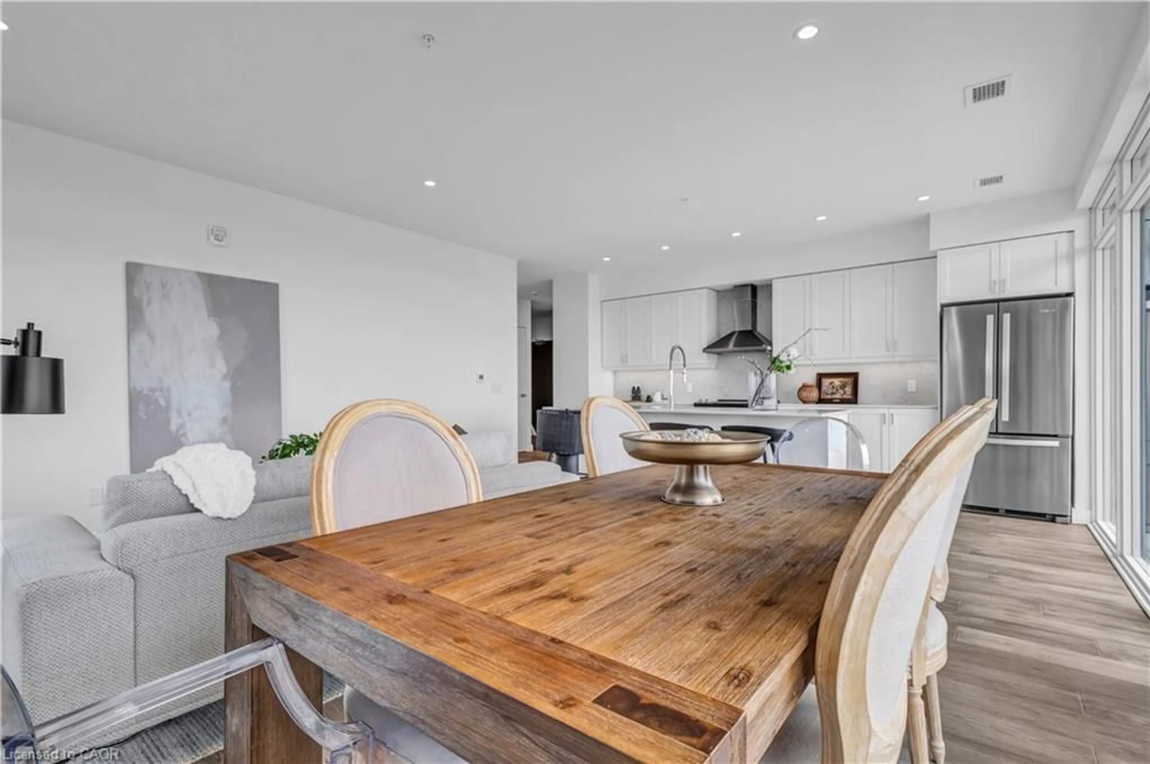 Open concept kitchen, wood/laminate floor for 15 Glebe St #1414, Cambridge Ontario N1S 0C3