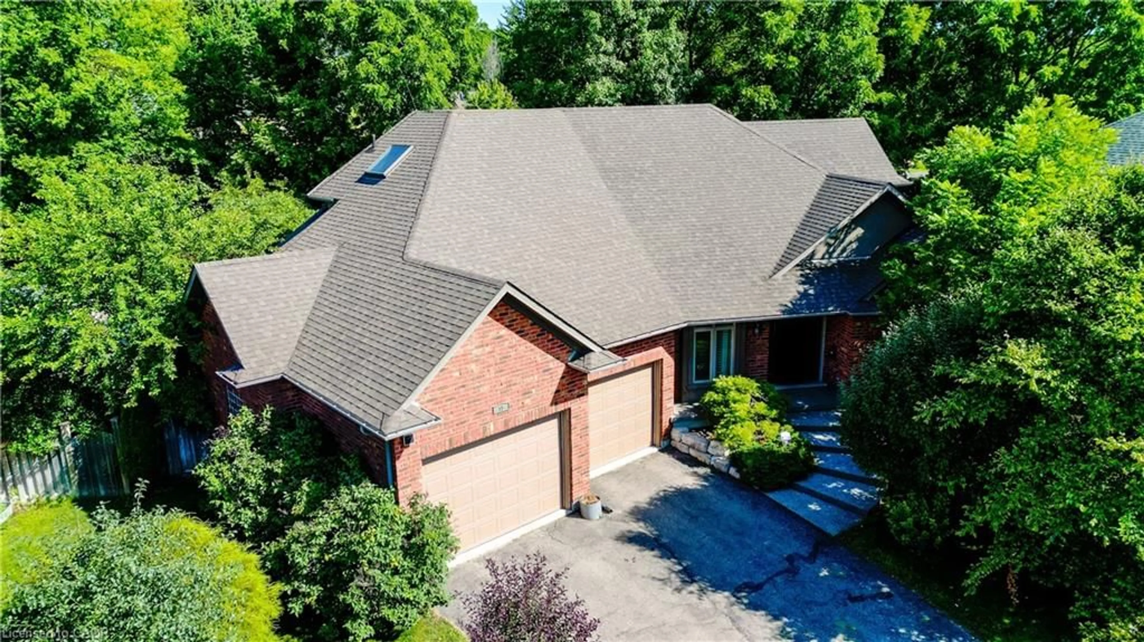 A pic from outside/outdoor area/front of a property/back of a property/a pic from drone, street for 75 Wagon St, Kitchener Ontario N2P 2V2