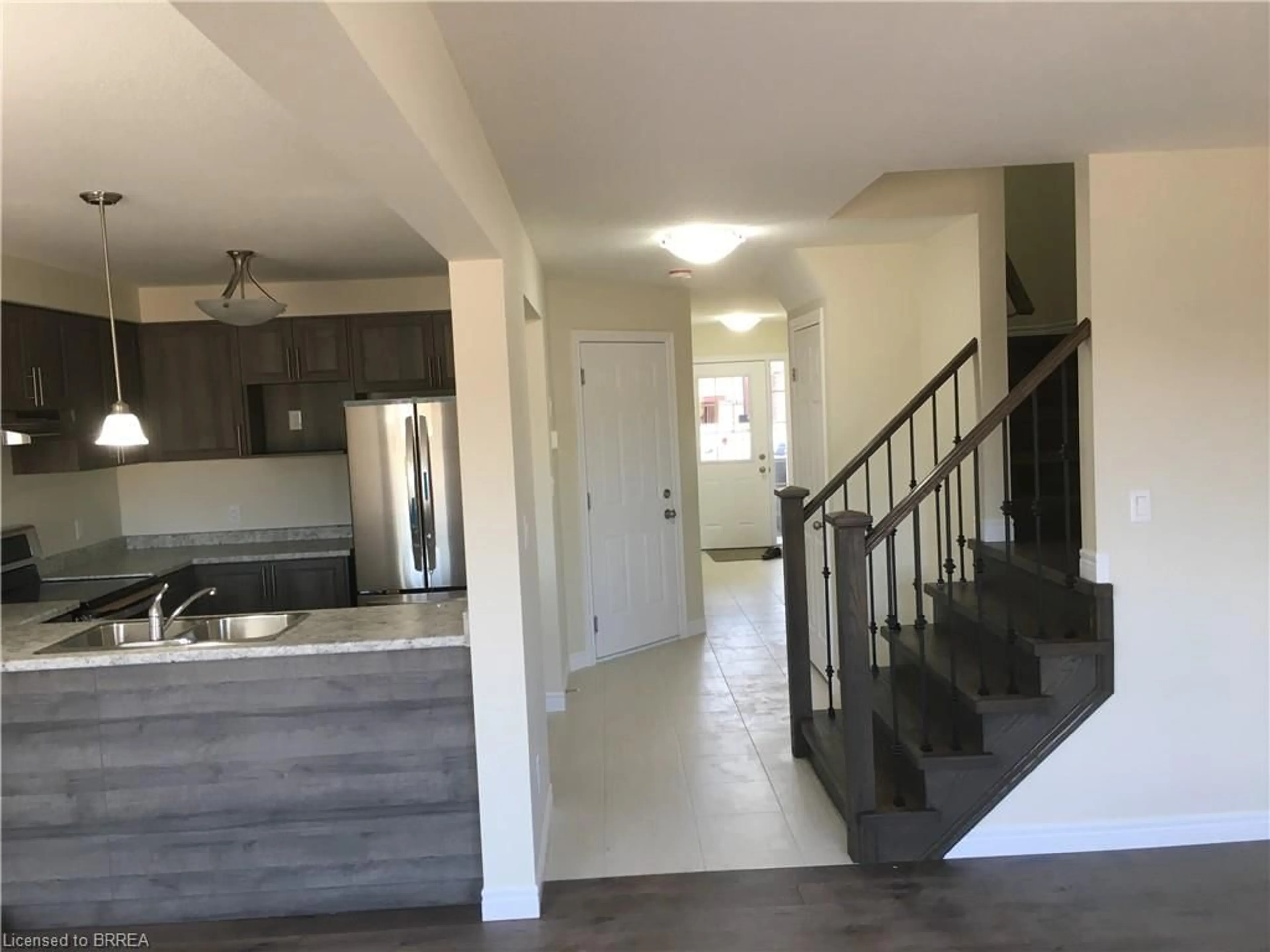 Indoor entryway for 53 Arlington Pky, Paris Ontario N3L 0G2