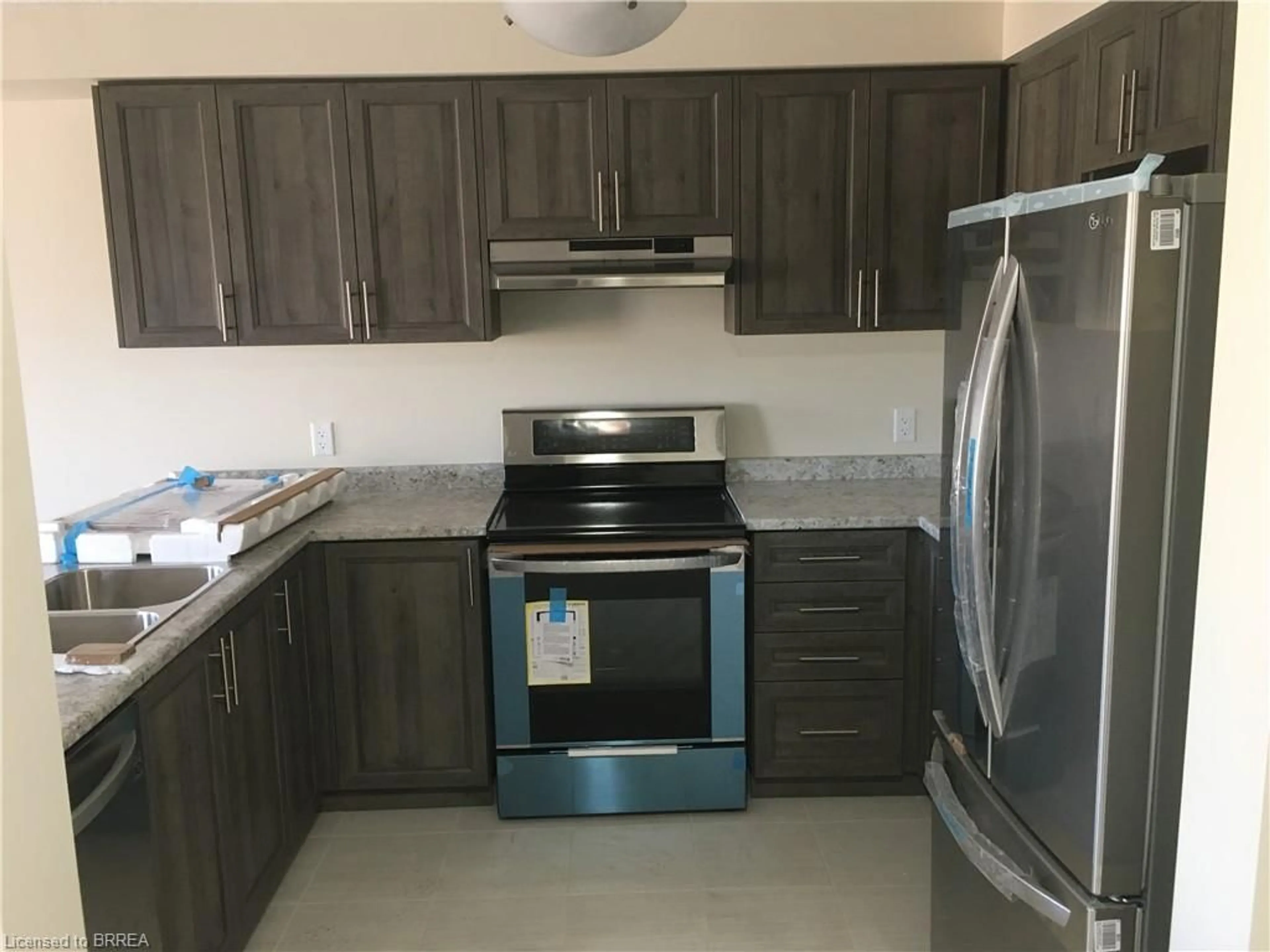 Standard kitchen, unknown for 53 Arlington Pky, Paris Ontario N3L 0G2